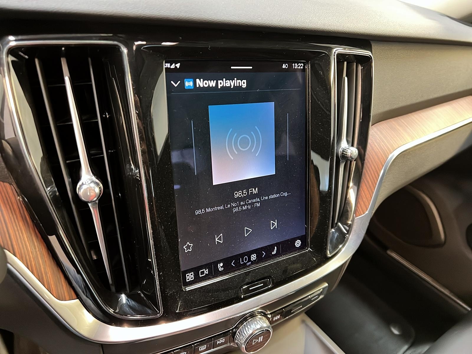 Volvo S60 B5 PLUS CUIR TOIT NAV 4RM 2024 - image #17