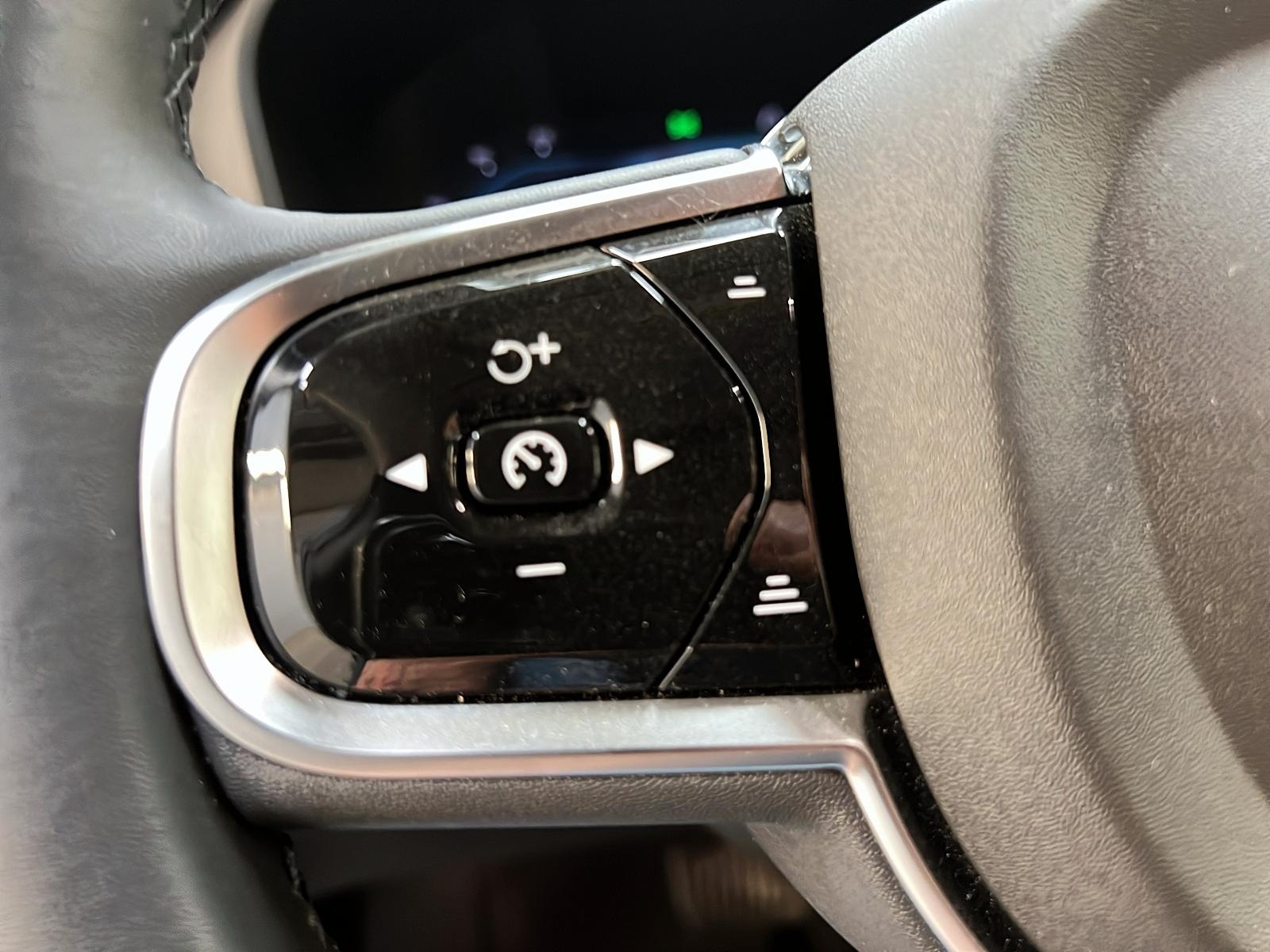 Volvo S60 B5 PLUS CUIR TOIT NAV 4RM 2024 - image #22