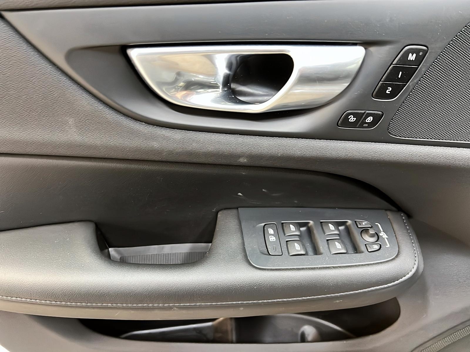 Volvo S60 B5 PLUS CUIR TOIT NAV 4RM 2024 - image #24