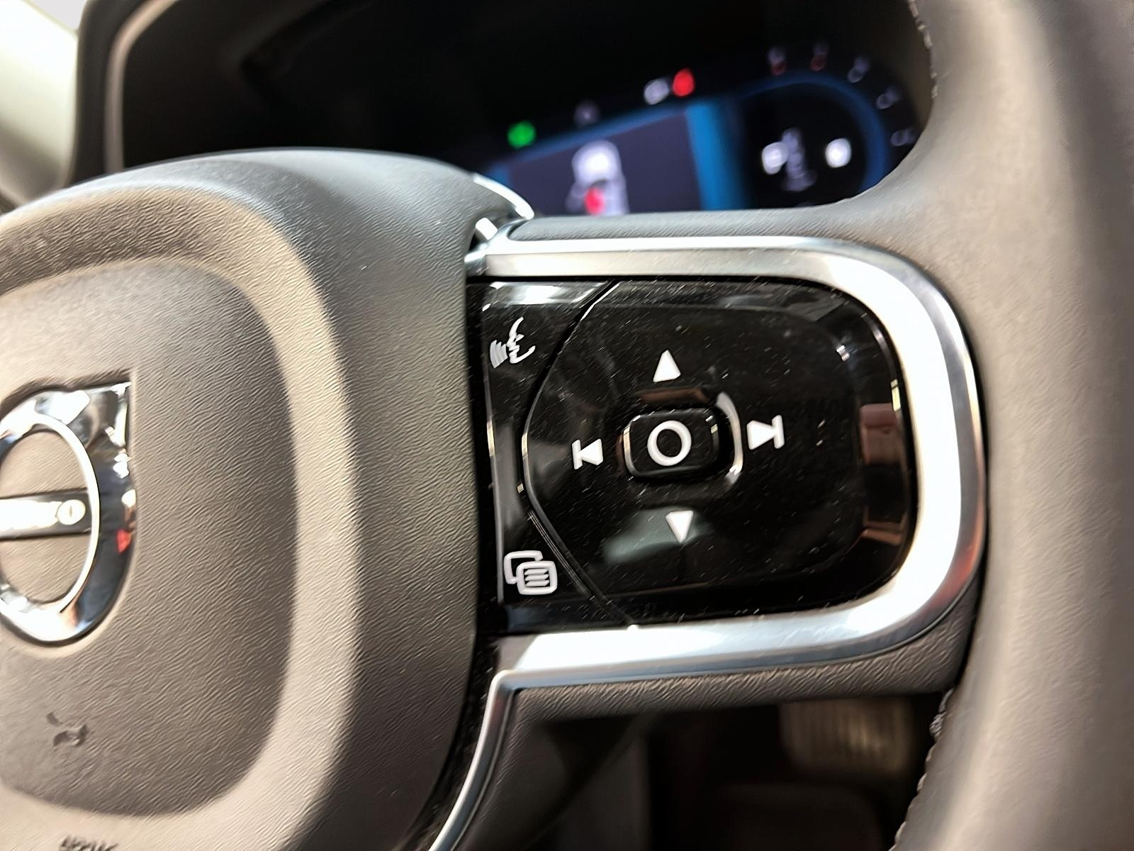 Volvo S60 B5 PLUS CUIR TOIT NAV 4RM 2024 - image #21