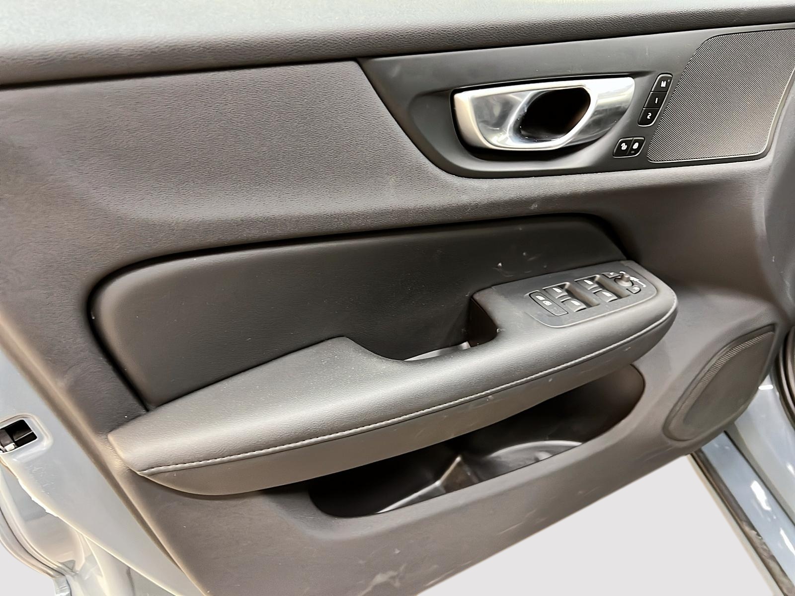 Volvo S60 B5 PLUS CUIR TOIT NAV 4RM 2024 - image #25