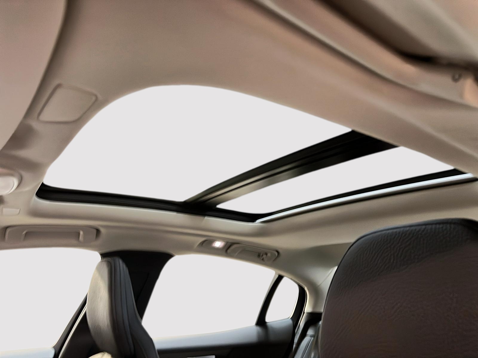 Volvo S60 B5 PLUS CUIR TOIT NAV 4RM 2024 - image #10