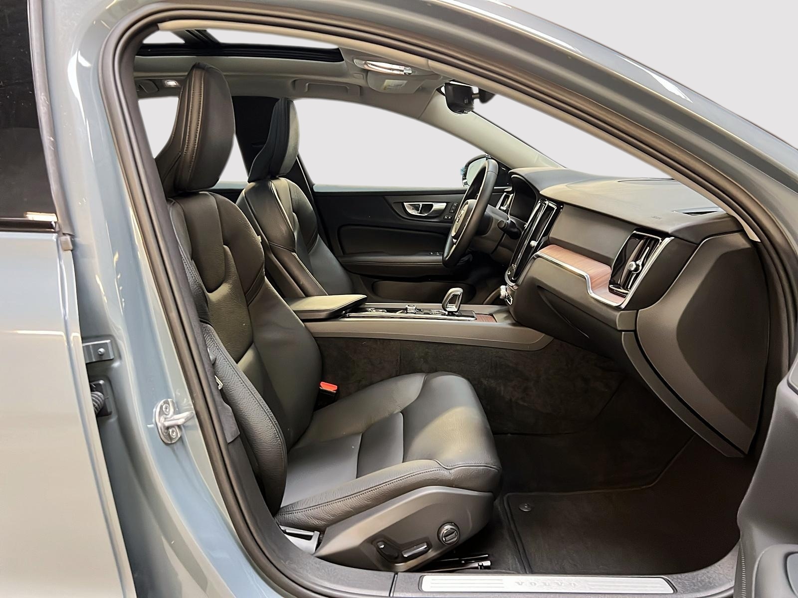 Volvo S60 B5 PLUS CUIR TOIT NAV 4RM 2024 - image #8