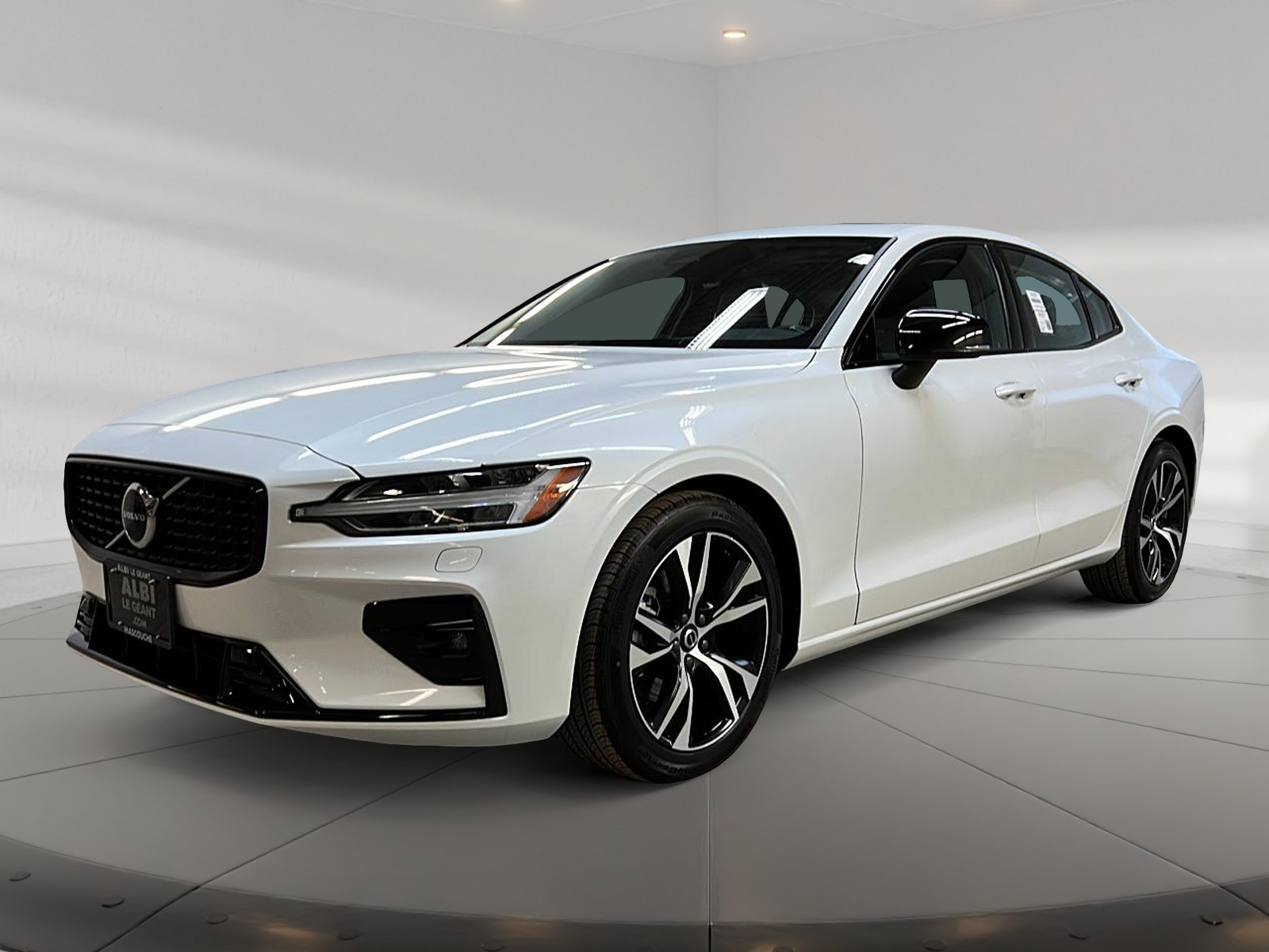 Volvo S60 B5 CORE CUIR TOIT PANO NAV 4RM 2024 - image #1