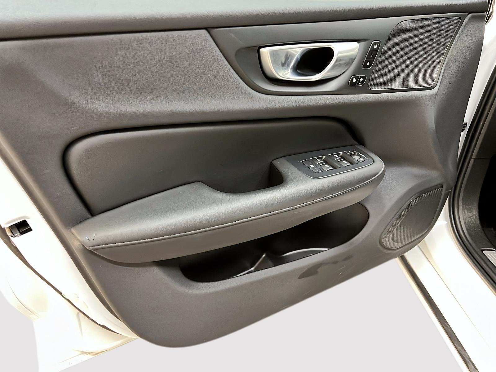 Volvo S60 B5 CORE CUIR TOIT PANO NAV 4RM 2024 - image #23