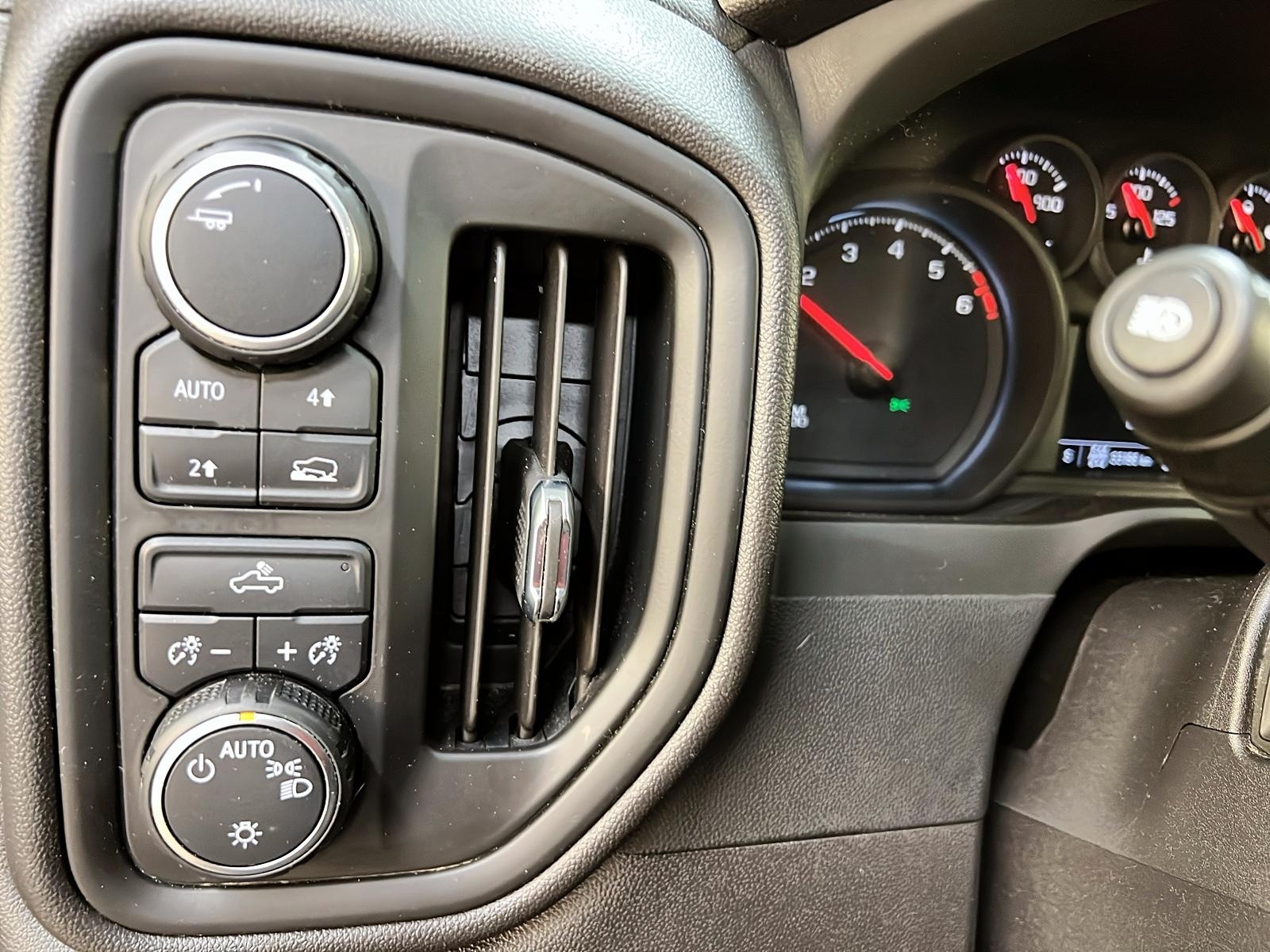 Chevrolet Silverado 1500 CUSTOM CREW CAB 4X4 2023 - image #18