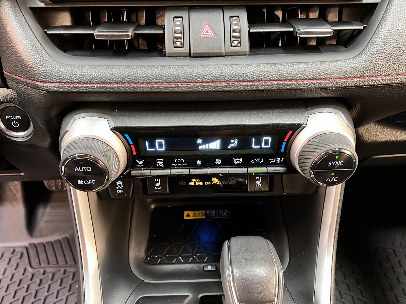Toyota Rav4 Prime XSE PLUG IN  CUIR TOIT 4RM 2024 - image #15