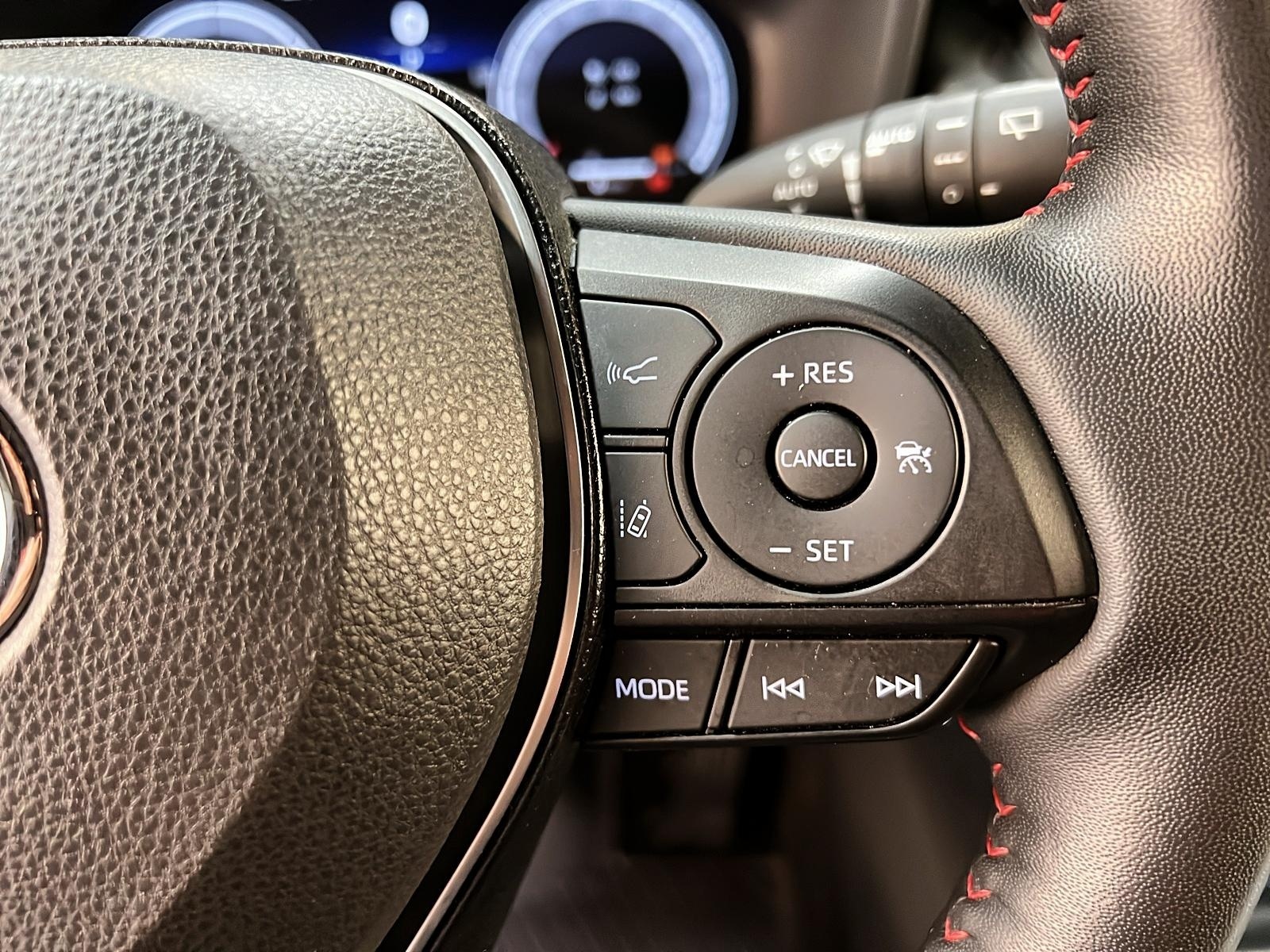 Toyota Rav4 Prime XSE PLUG IN  CUIR TOIT 4RM 2024 - image #20