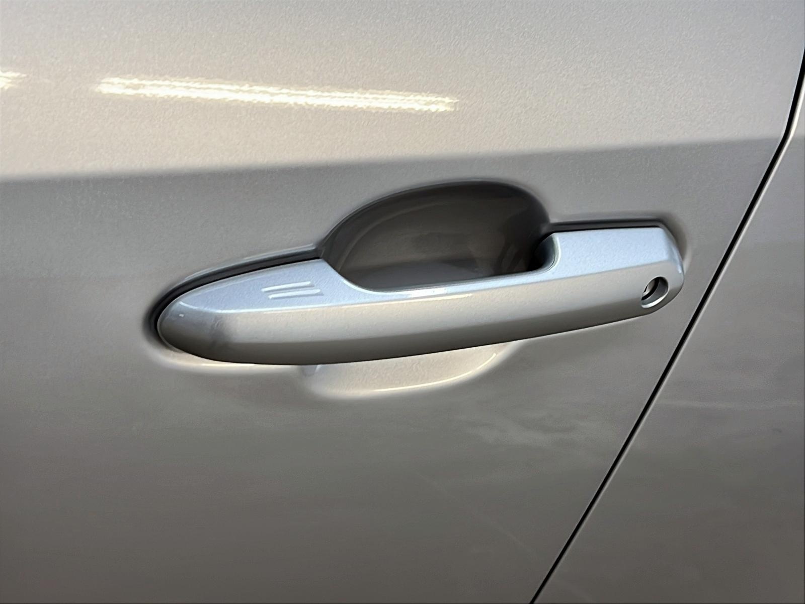 Toyota Rav4 Prime XSE PLUG IN  CUIR TOIT 4RM 2024 - image #26