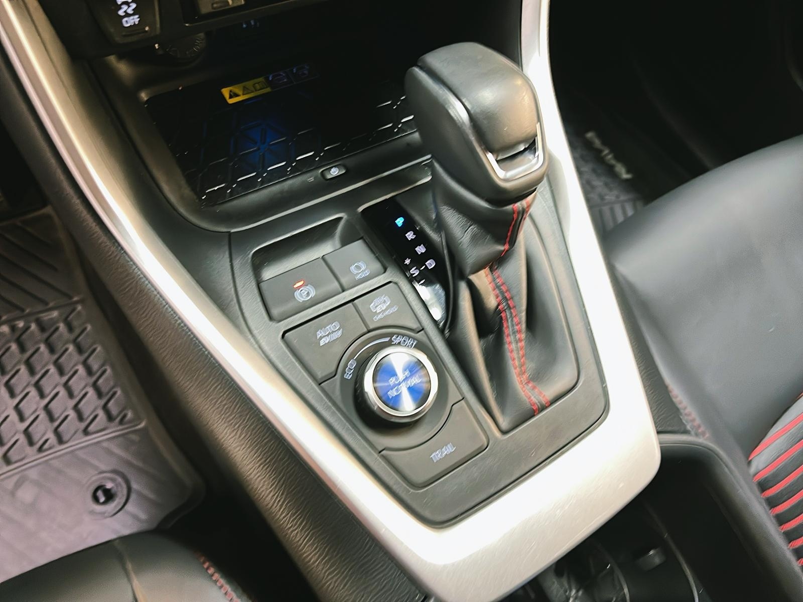 Toyota Rav4 Prime XSE PLUG IN  CUIR TOIT 4RM 2024 - image #14