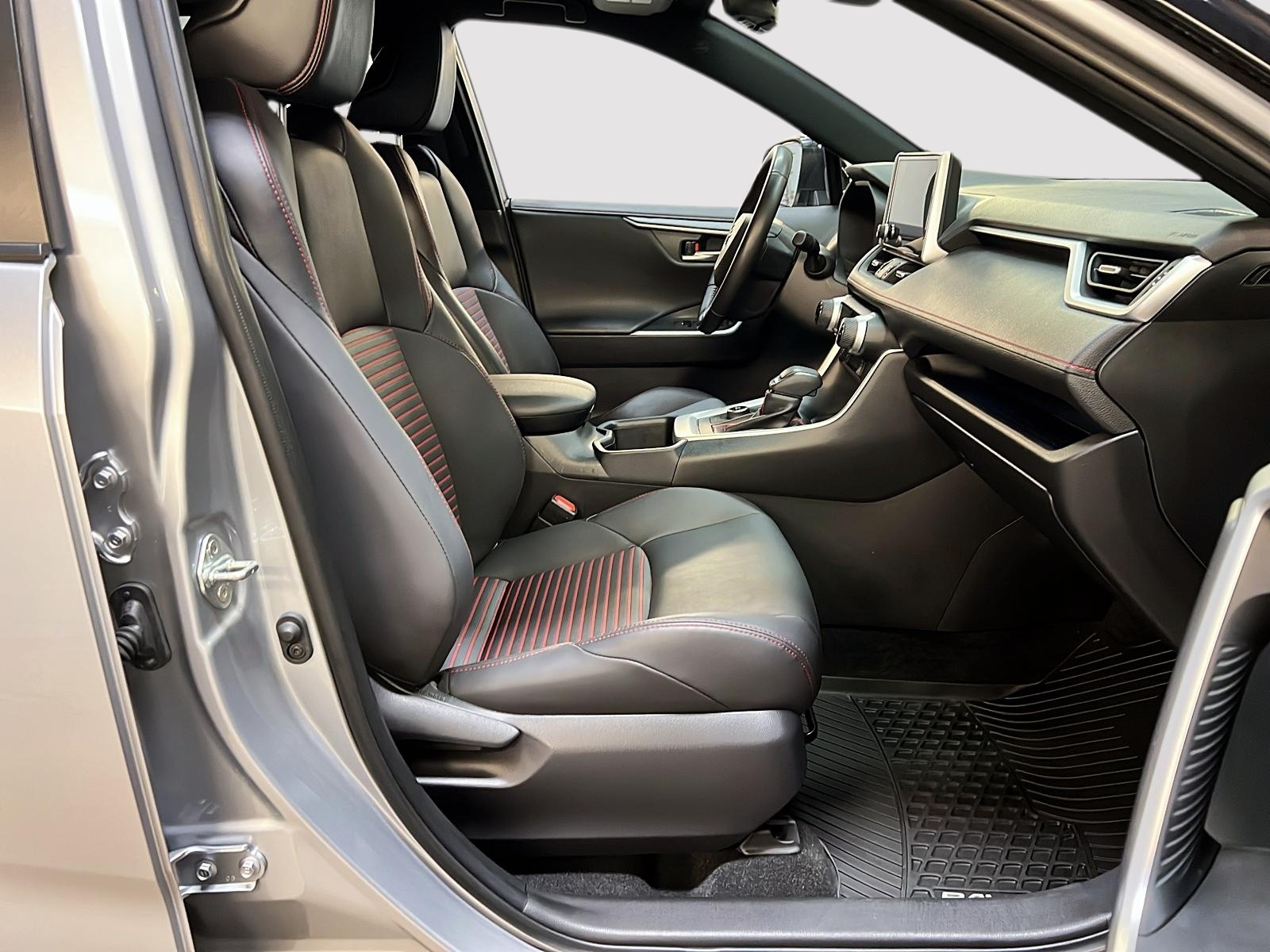 Toyota Rav4 Prime XSE PLUG IN  CUIR TOIT 4RM 2024 - image #8