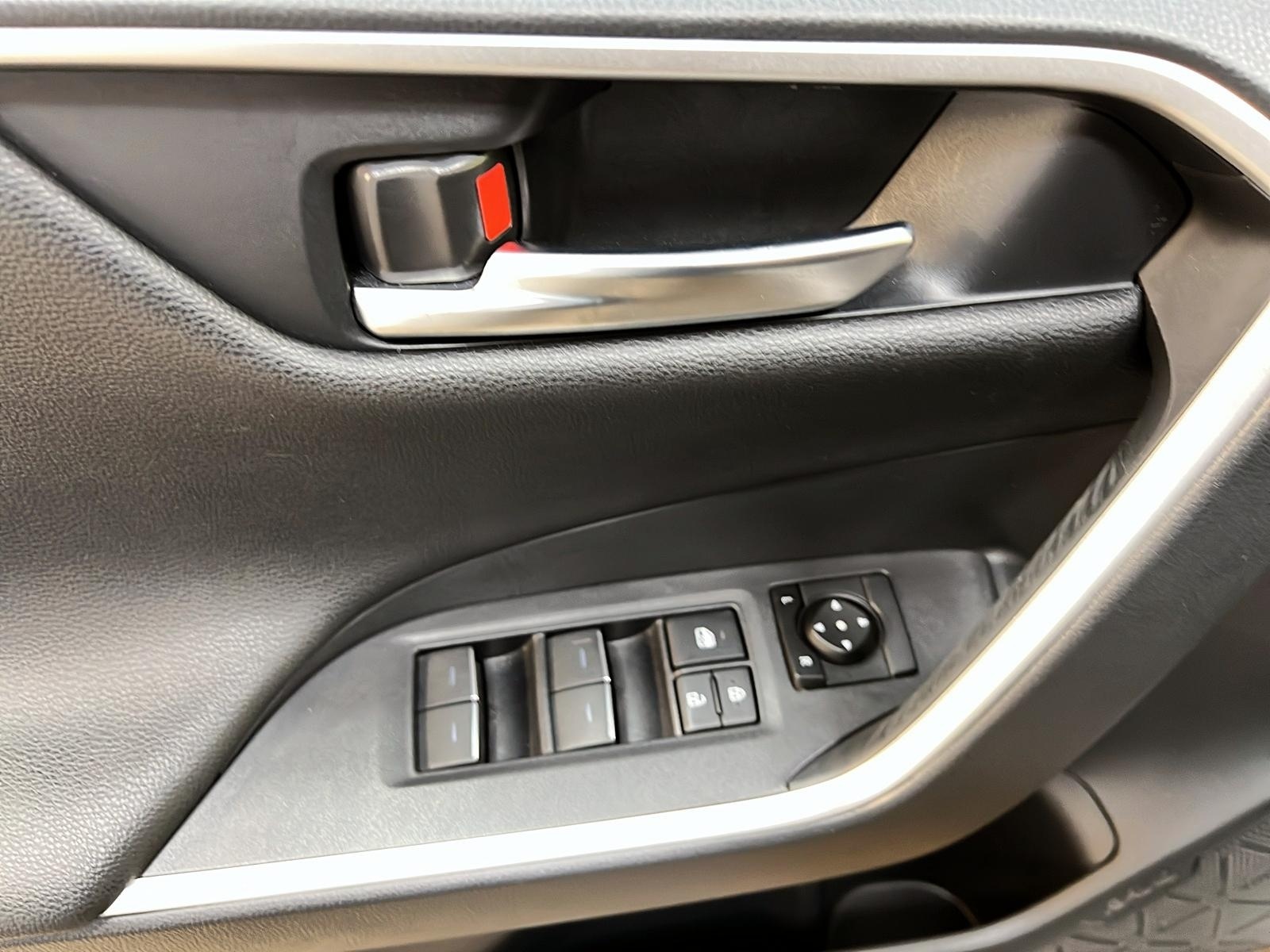 Toyota Rav4 Prime XSE PLUG IN  CUIR TOIT 4RM 2024 - image #23