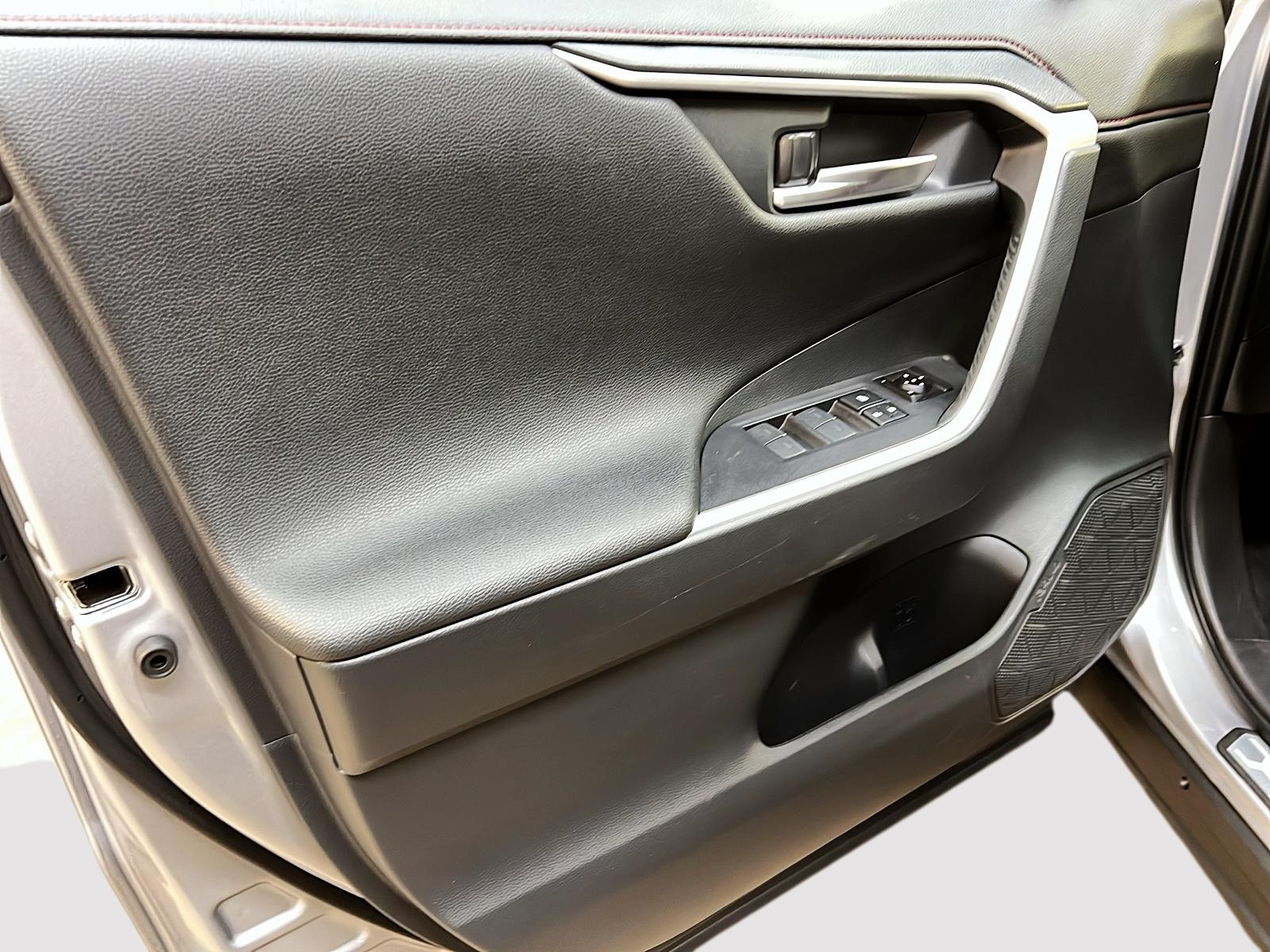 Toyota Rav4 Prime XSE PLUG IN  CUIR TOIT 4RM 2024 - image #24