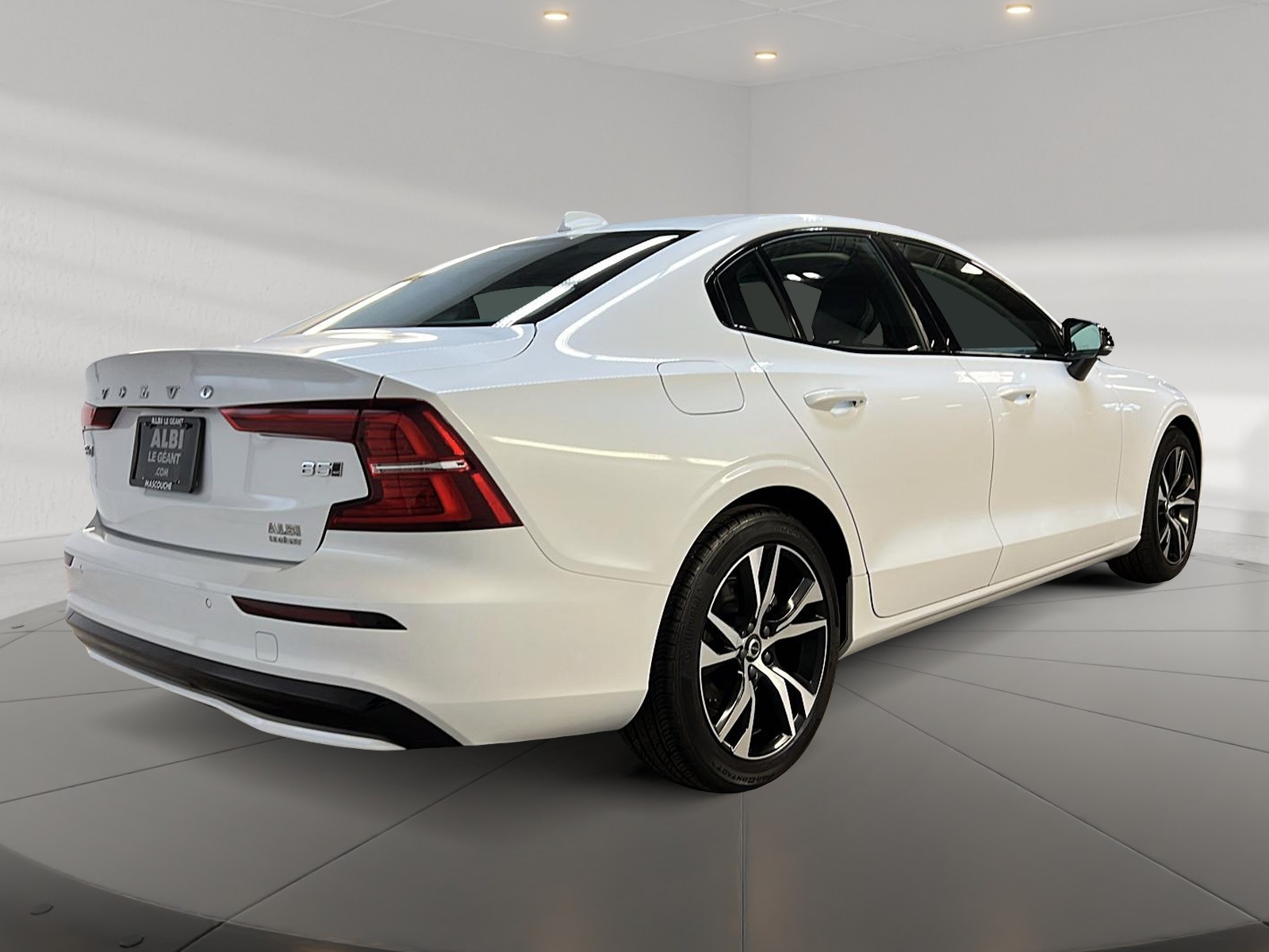 Volvo S60 B5 CORE CUIR TOIT PANO NAV 4RM 2024 - image #4