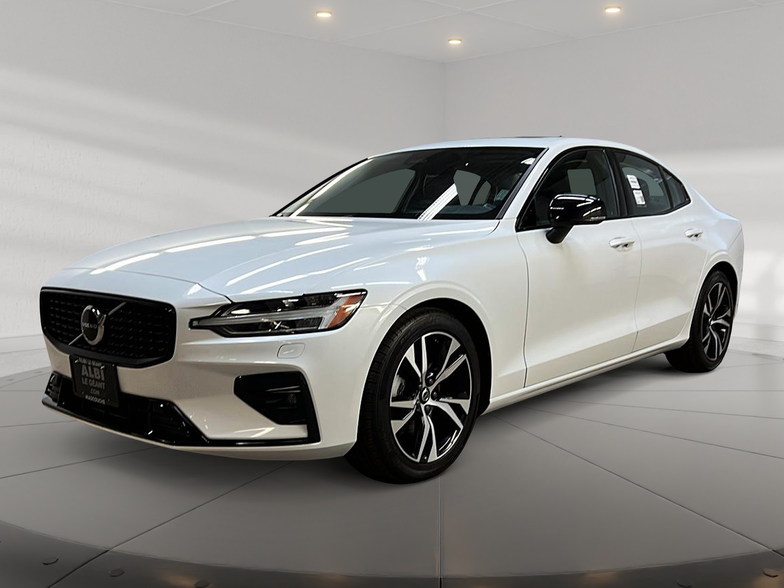 Volvo S60 B5 CORE CUIR TOIT PANO NAV 4RM 2024 - image #1