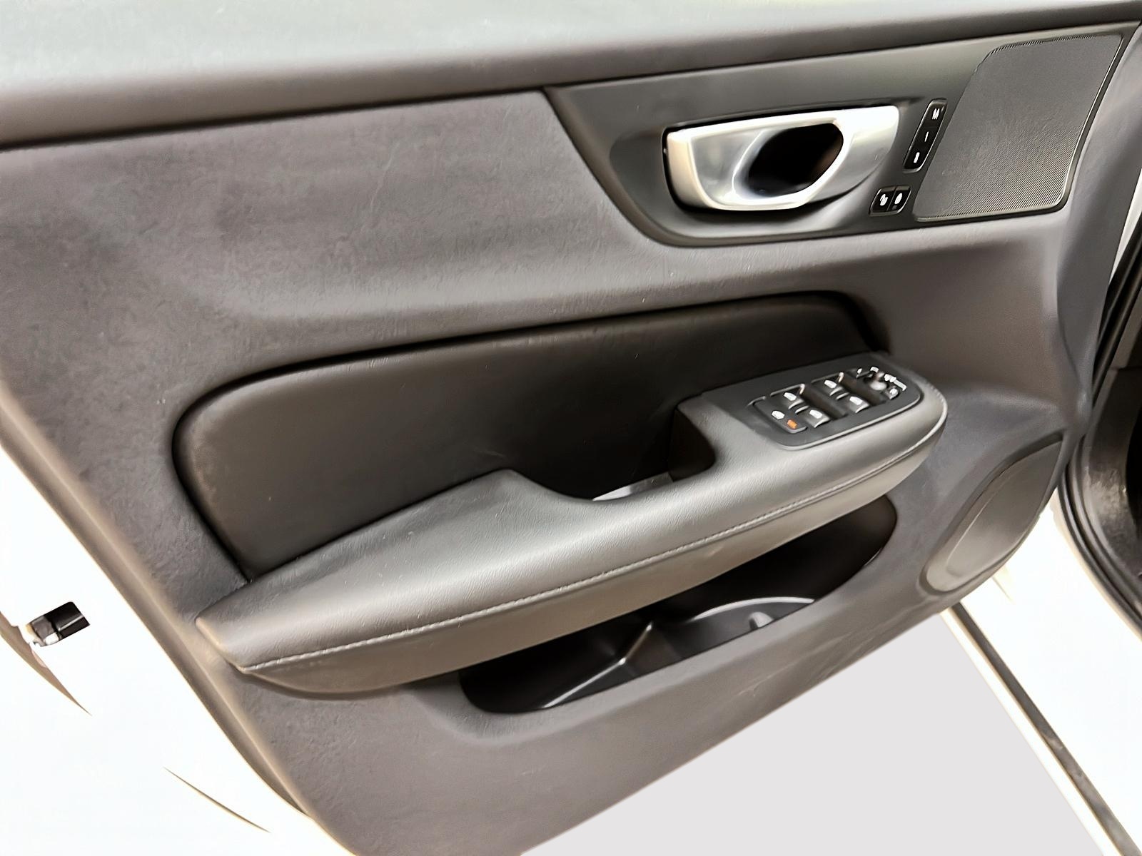 Volvo S60 B5 CORE CUIR TOIT PANO NAV 4RM 2024 - image #22