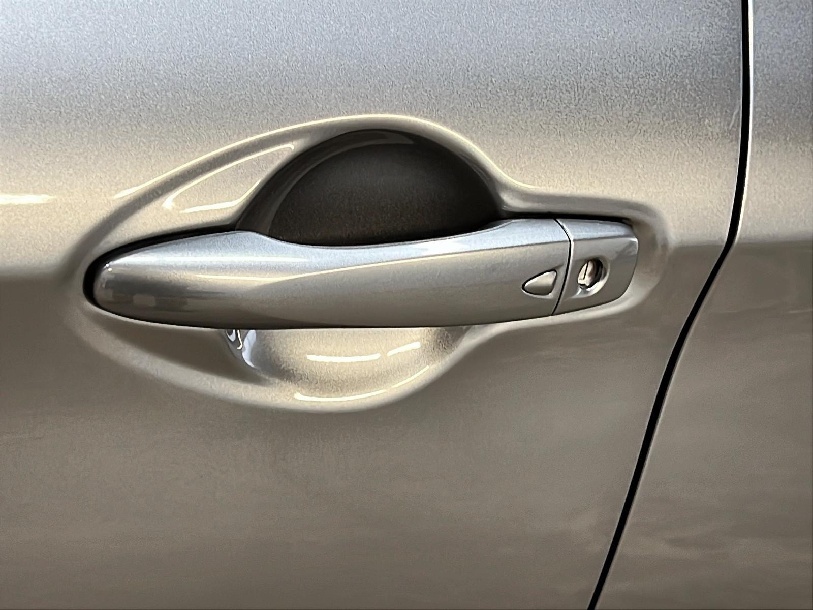 Nissan Qashqai SV TOIT 4RM 2023 - image #25