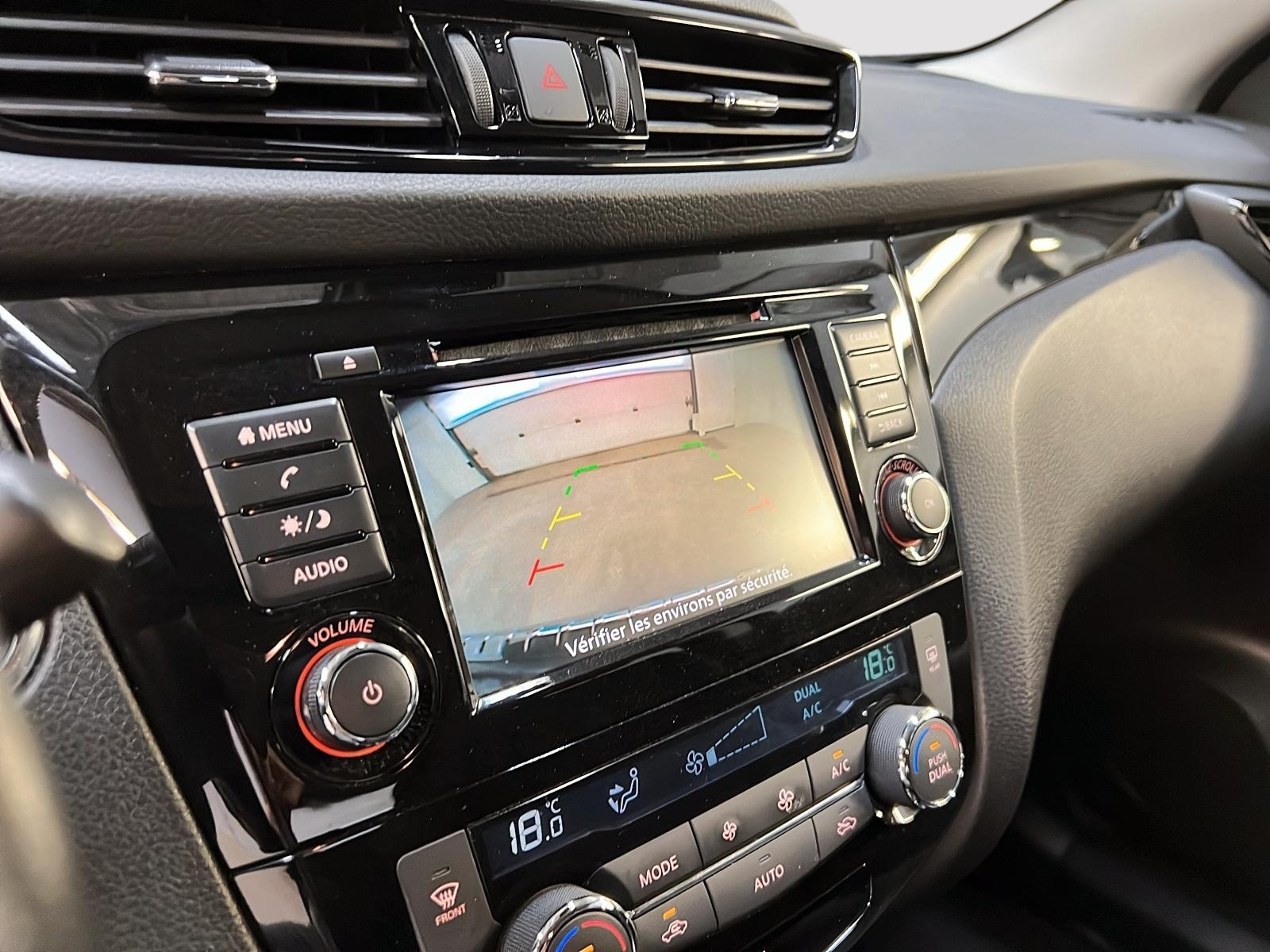 Nissan Qashqai SV TOIT 4RM 2023 - image #18