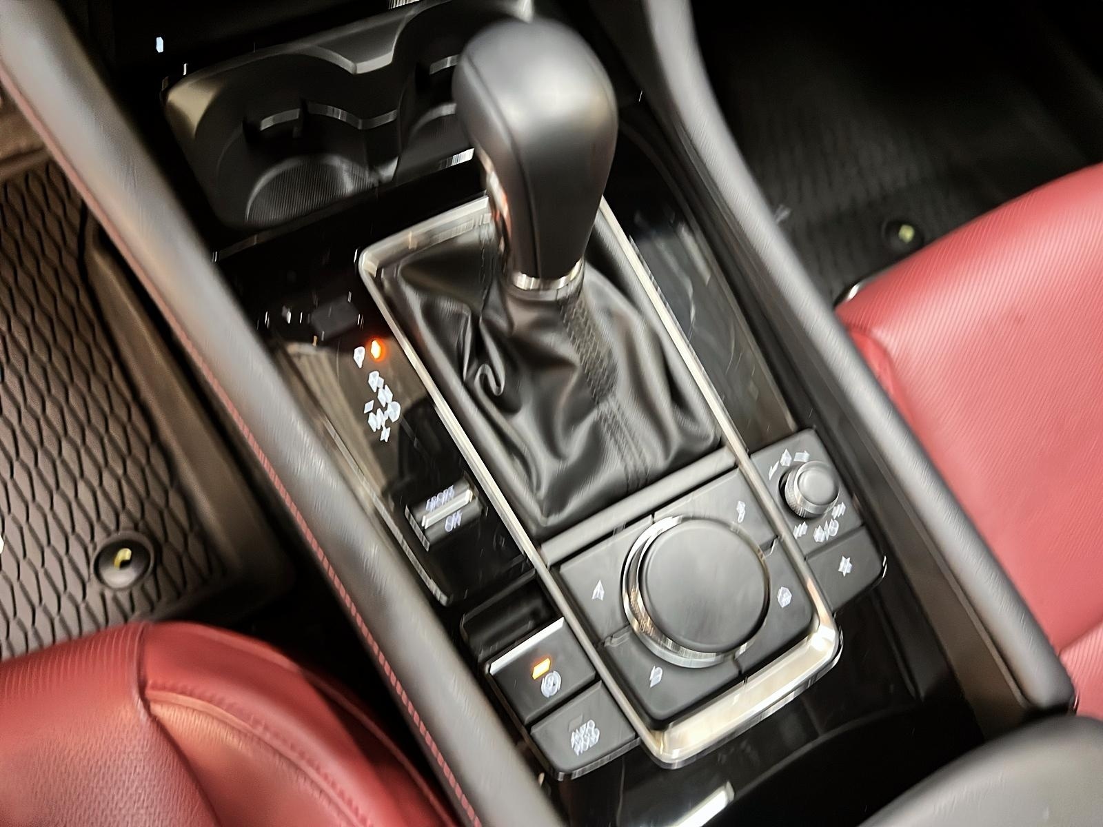Mazda Mazda3 GT TURBO CUIR TOIT NAV 4RM 2024 - image #14