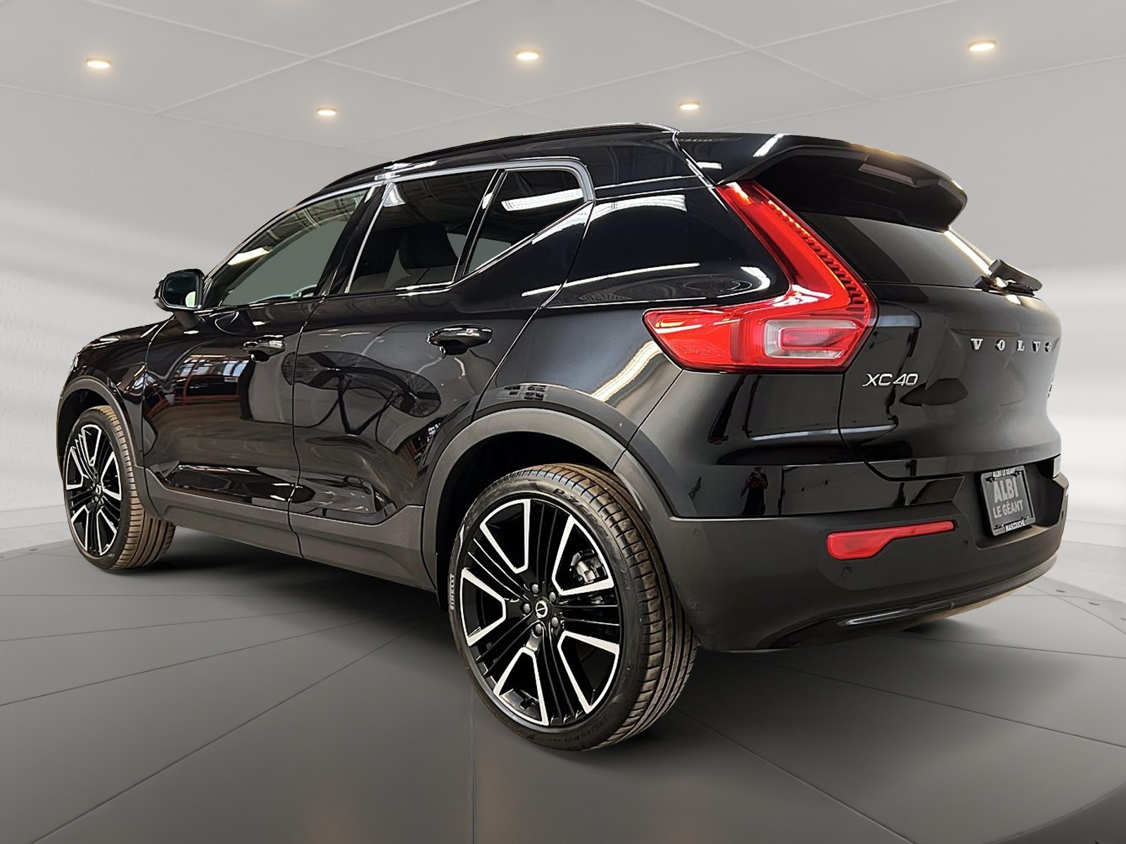 Volvo XC40 B5 ULTRA CUIR TOIT PANO NAV 4RM 2025 - image #6