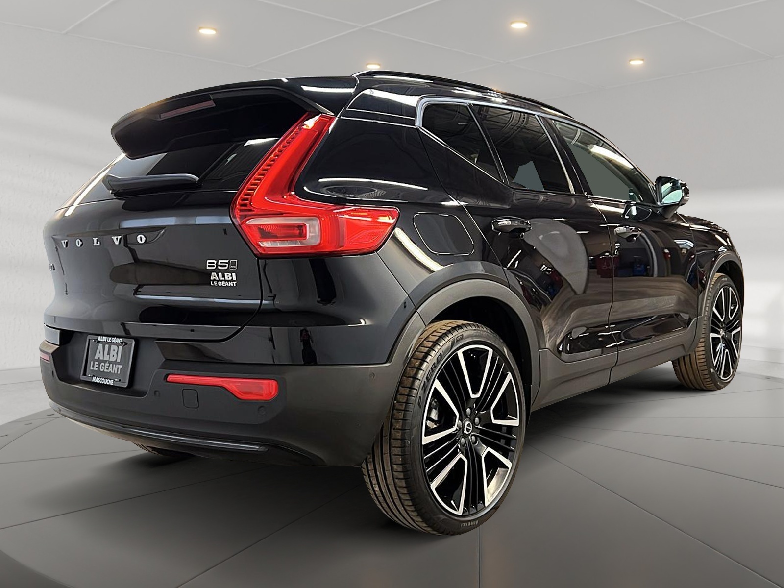 Volvo XC40 B5 ULTRA CUIR TOIT PANO NAV 4RM 2025 - image #4