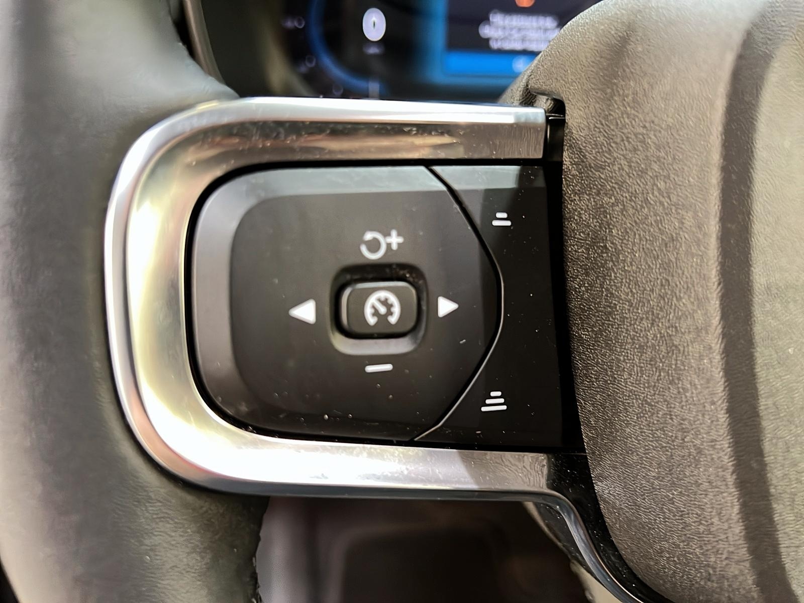 Volvo XC40 B5 ULTRA CUIR TOIT PANO NAV 4RM 2025 - image #22