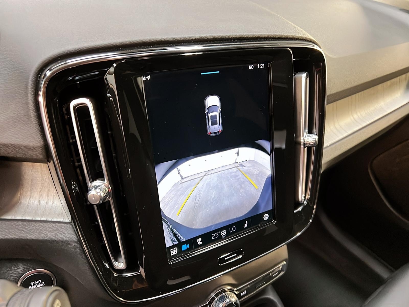 Volvo XC40 B5 ULTRA CUIR TOIT PANO NAV 4RM 2025 - image #18