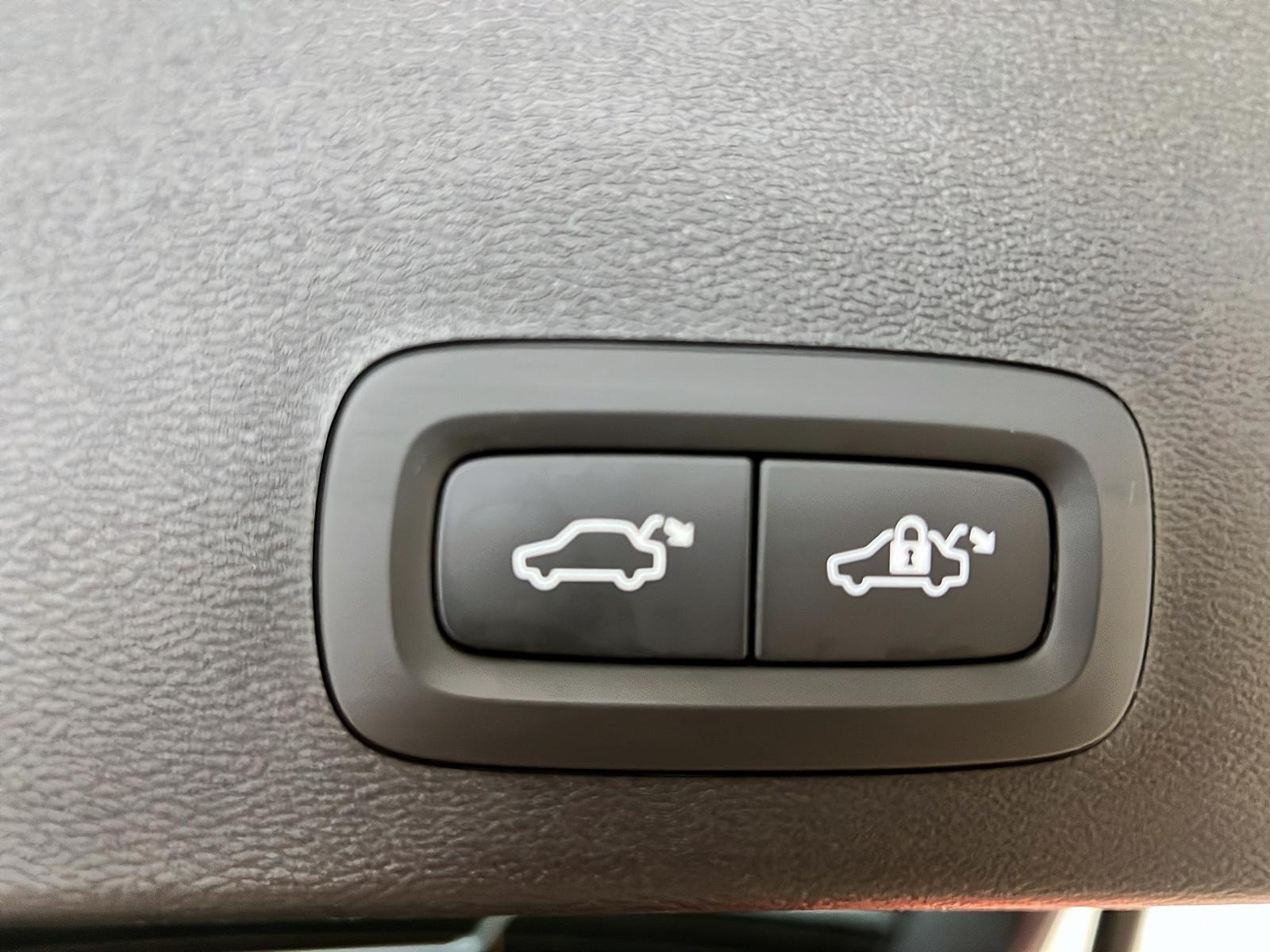 Volvo XC40 B5 ULTRA CUIR TOIT PANO NAV 4RM 2025 - image #14