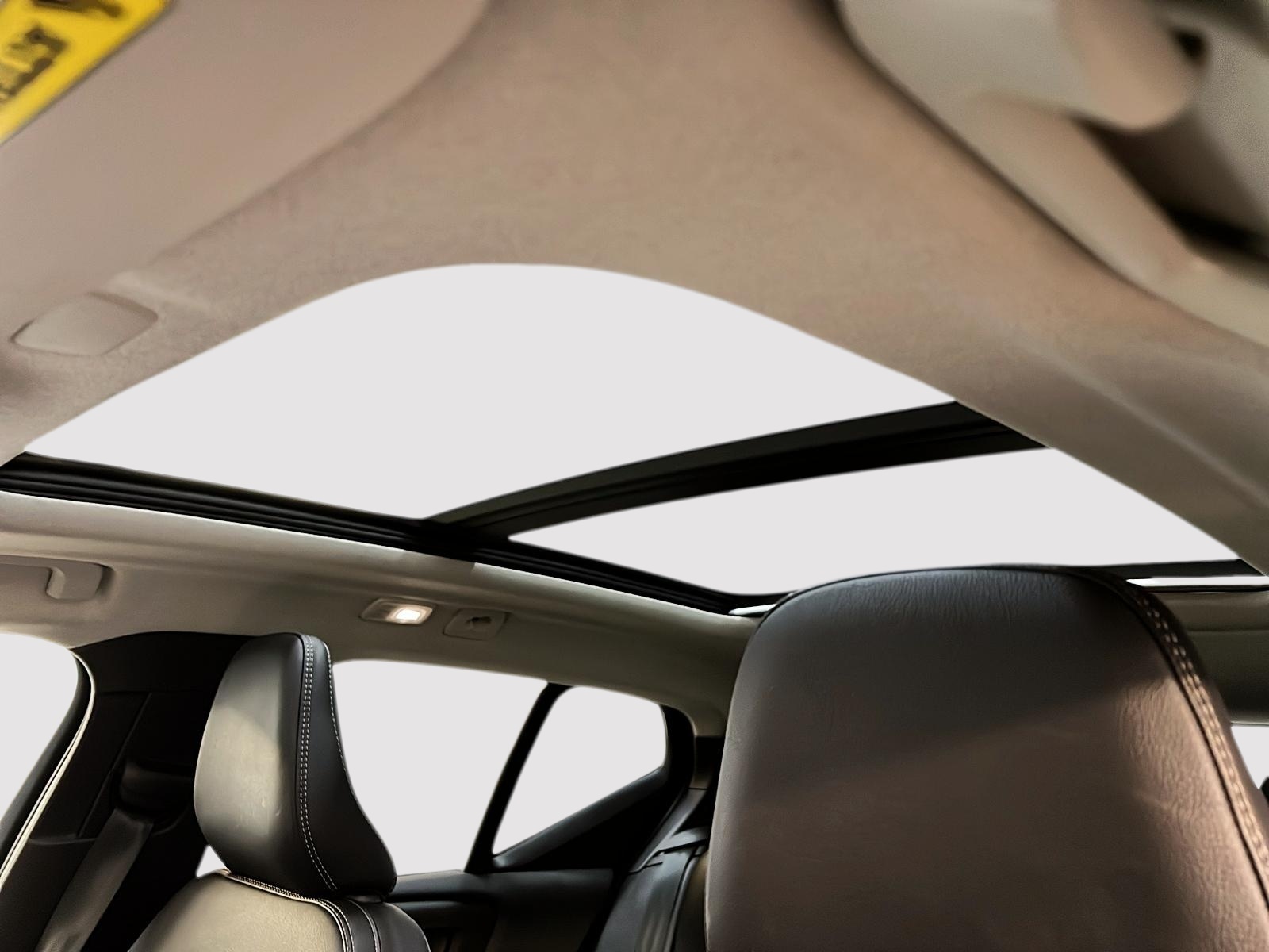 Volvo XC40 B5 ULTRA CUIR TOIT PANO NAV 4RM 2025 - image #10