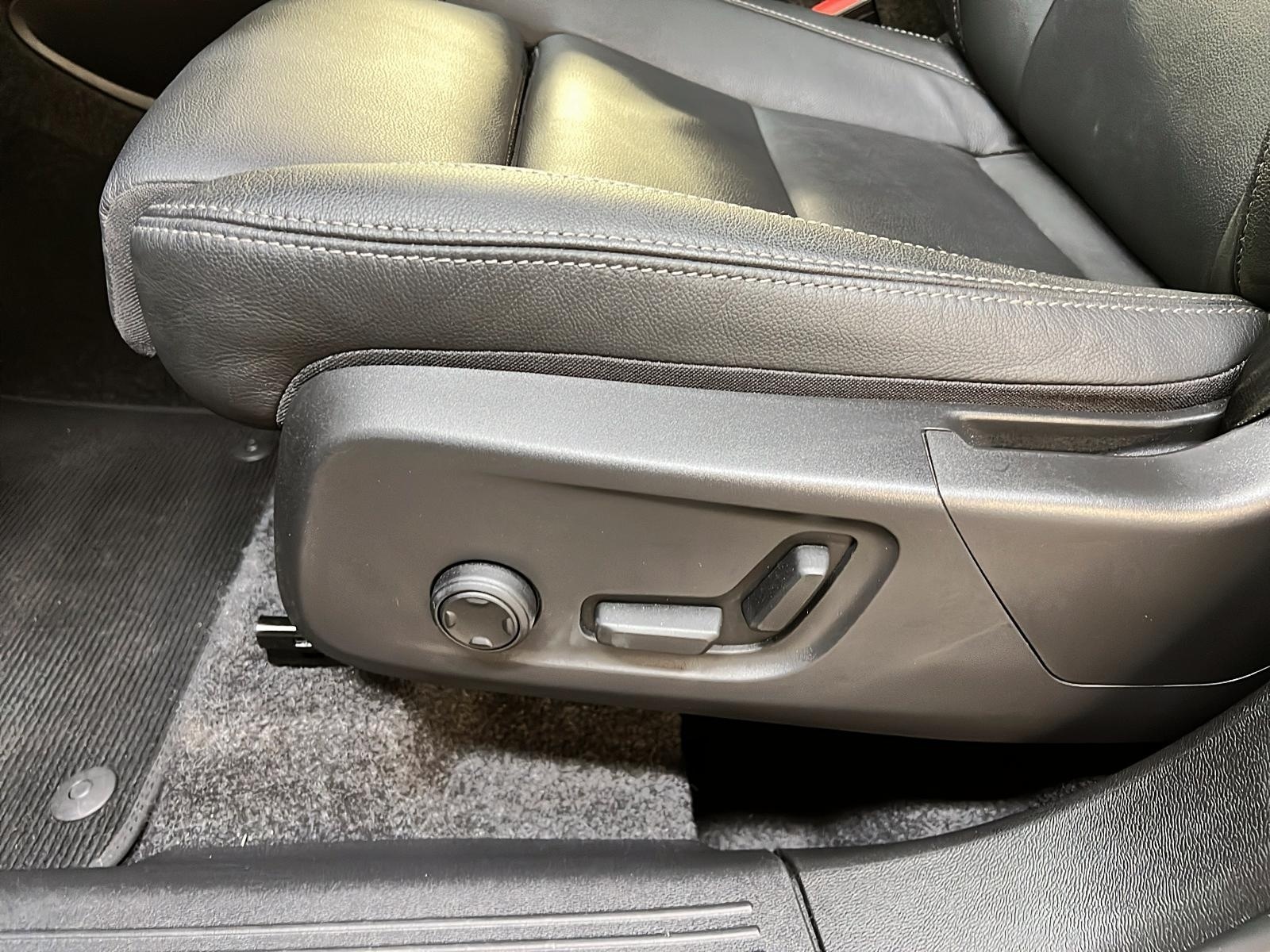 Volvo XC40 B5 ULTRA CUIR TOIT PANO NAV 4RM 2025 - image #26