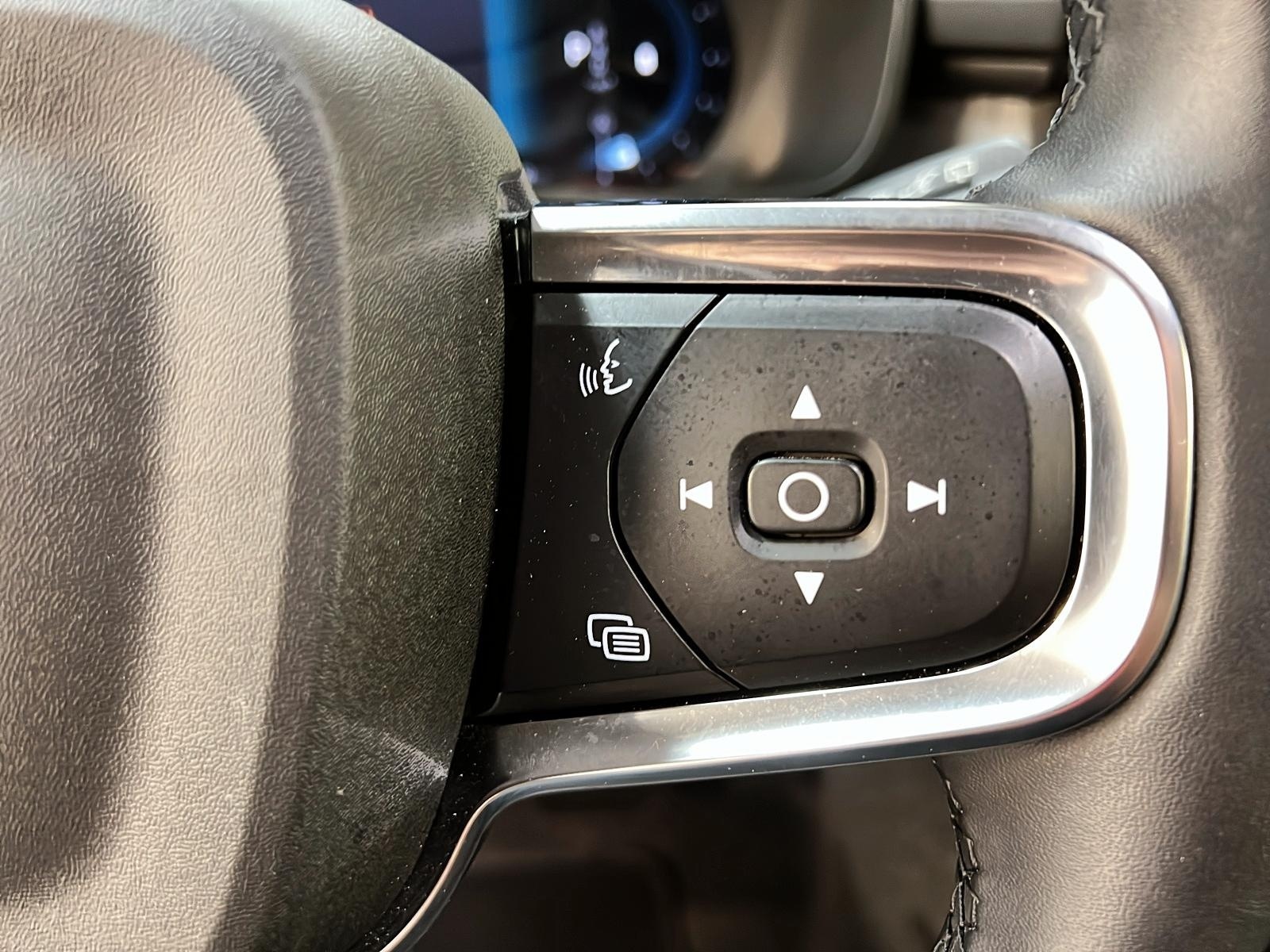 Volvo XC40 B5 ULTRA CUIR TOIT PANO NAV 4RM 2025 - image #21