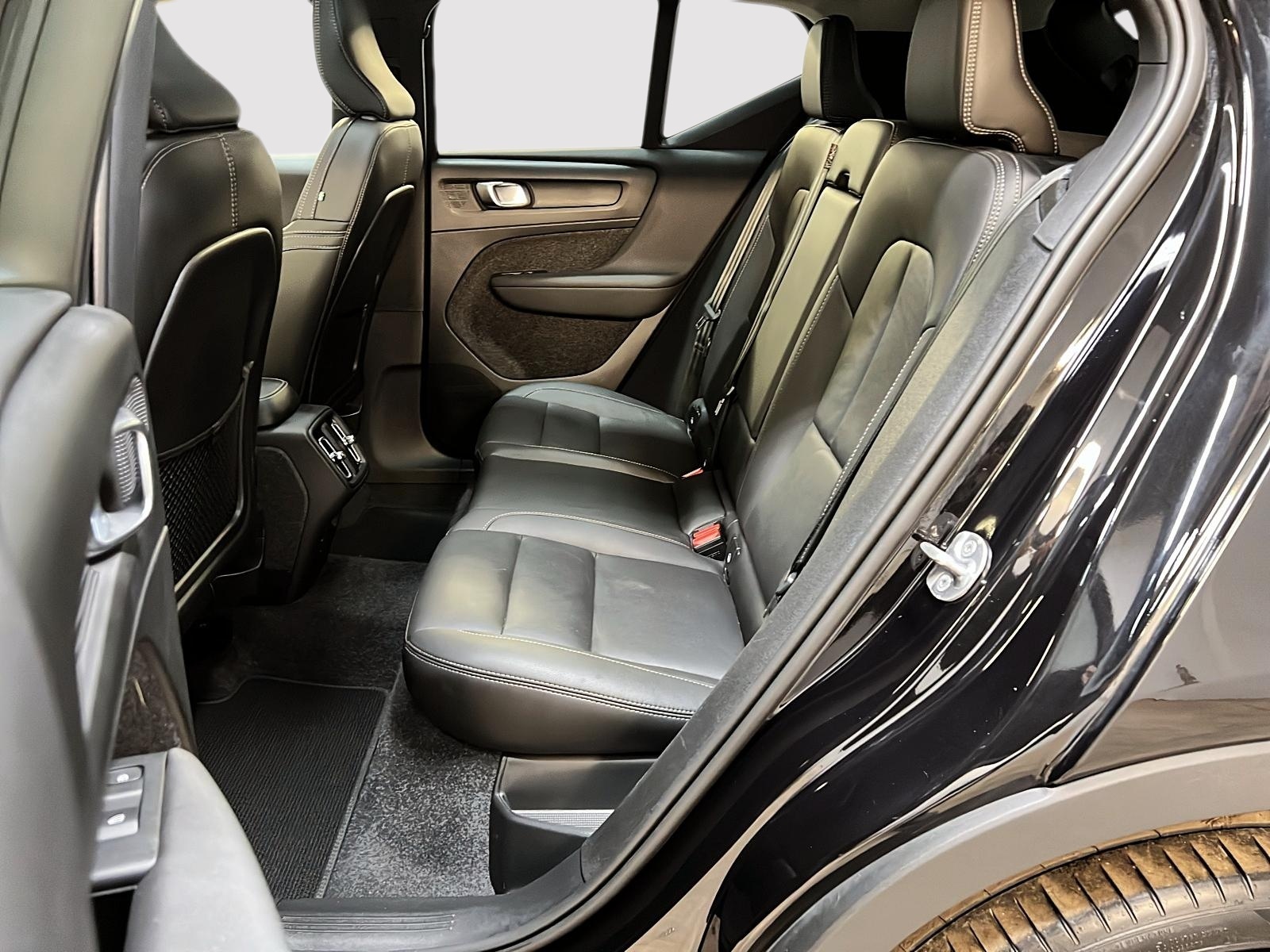 Volvo XC40 B5 ULTRA CUIR TOIT PANO NAV 4RM 2025 - image #9