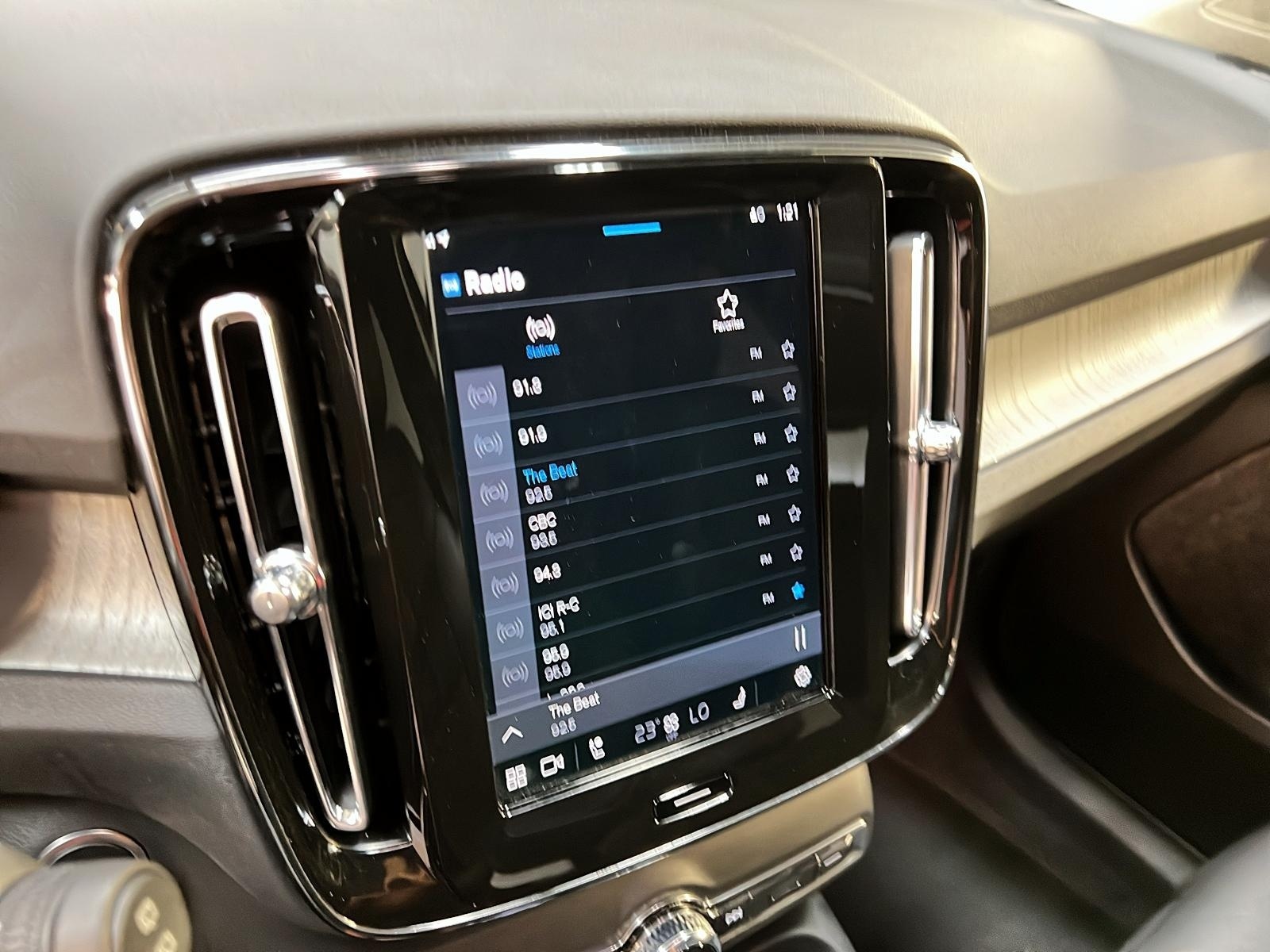 Volvo XC40 B5 ULTRA CUIR TOIT PANO NAV 4RM 2025 - image #17