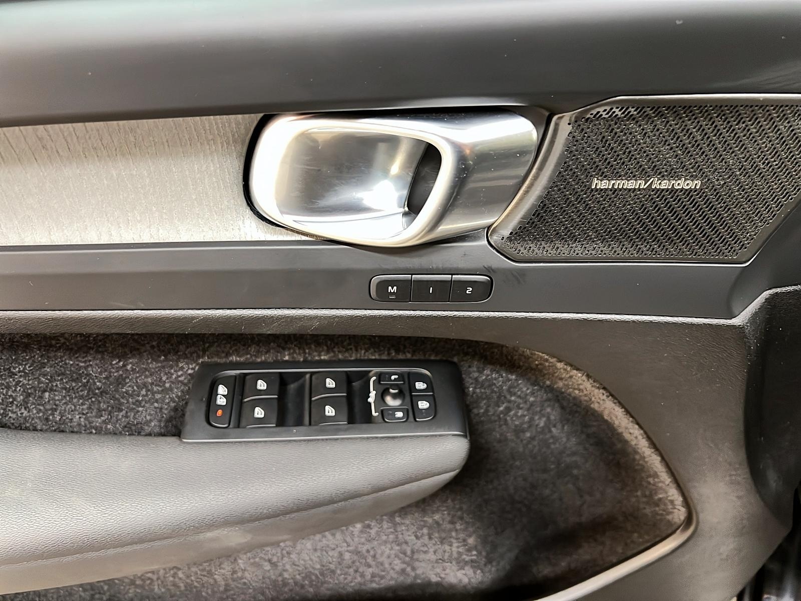 Volvo XC40 B5 ULTRA CUIR TOIT PANO NAV 4RM 2025 - image #24