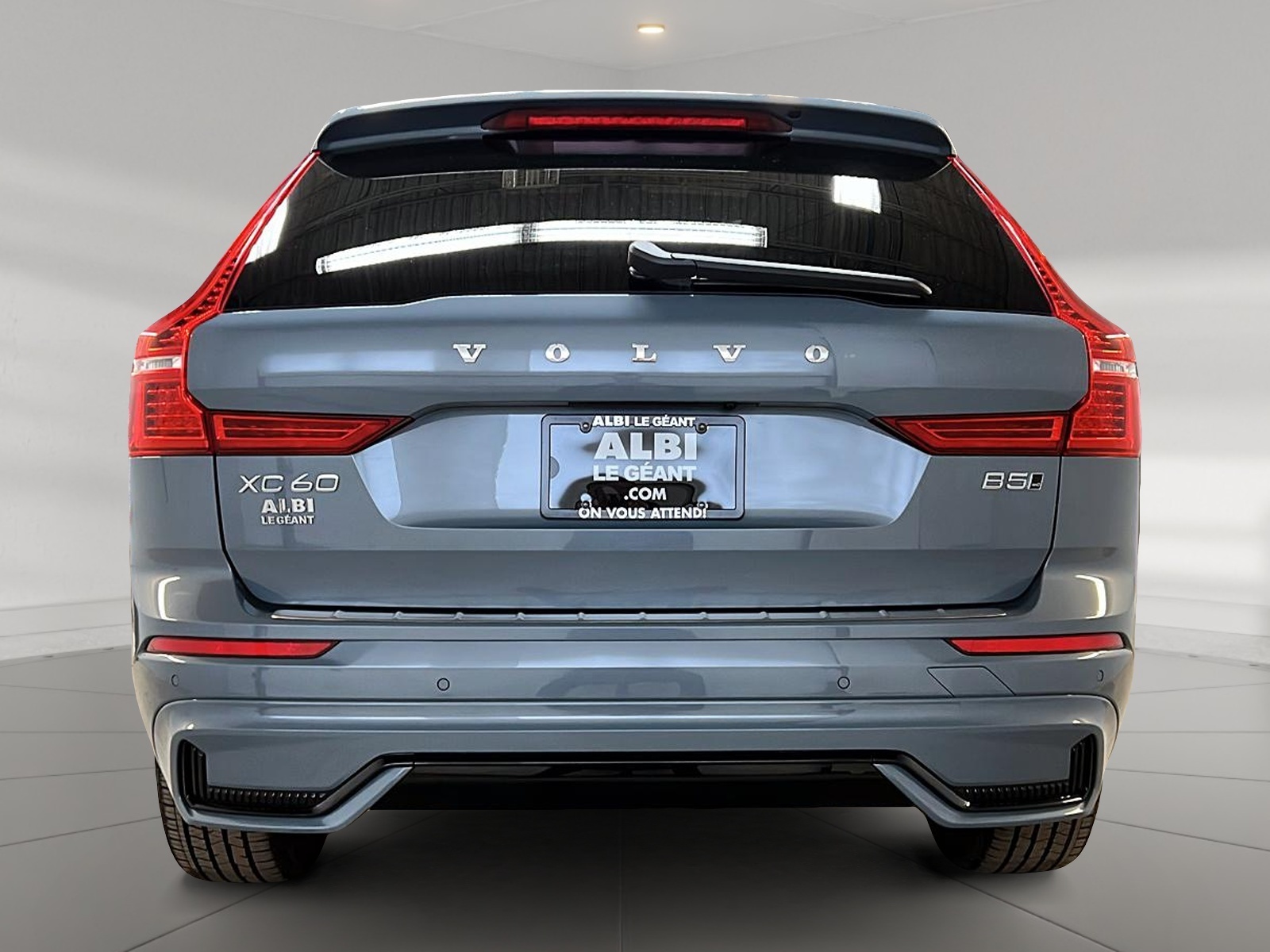 Volvo XC60 B5 PLUS DARK CUIR TOIT PANO NAV 4RM 2024 - image #5