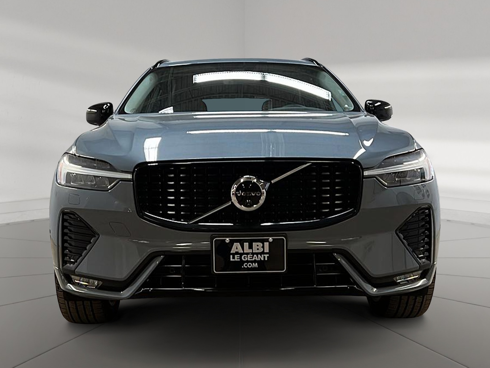 Volvo XC60 B5 PLUS DARK CUIR TOIT PANO NAV 4RM 2024 - image #2