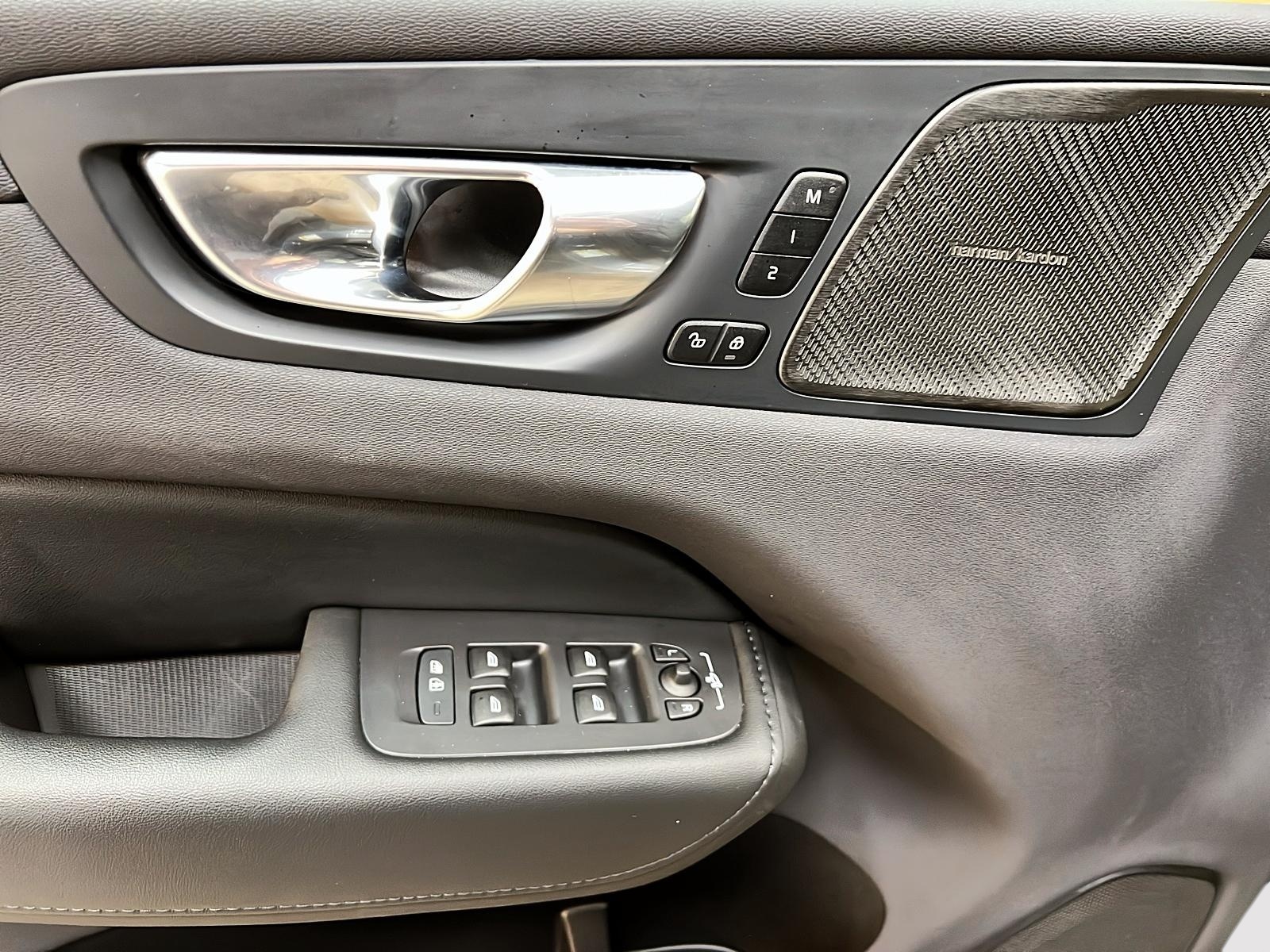 Volvo XC60 B5 PLUS DARK CUIR TOIT PANO NAV 4RM 2024 - image #25