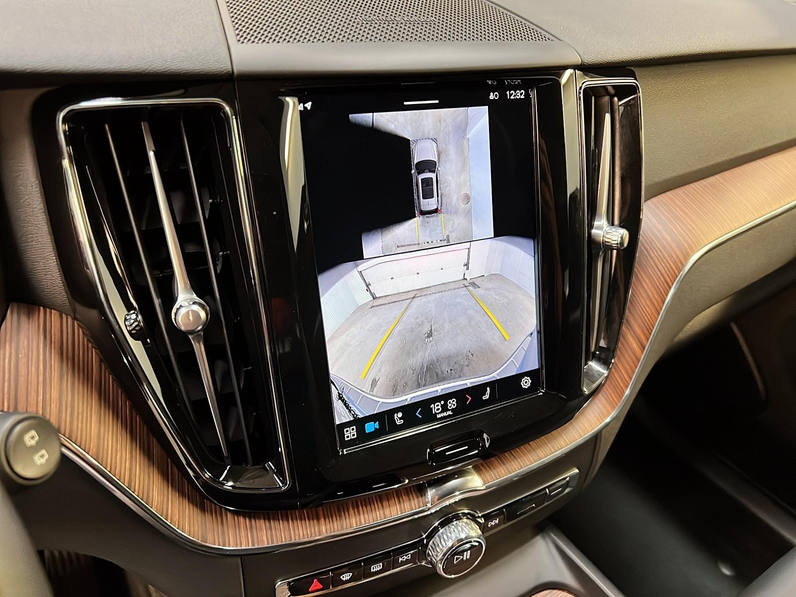 Volvo XC60 B5 PLUS DARK CUIR TOIT PANO NAV 4RM 2024 - image #19