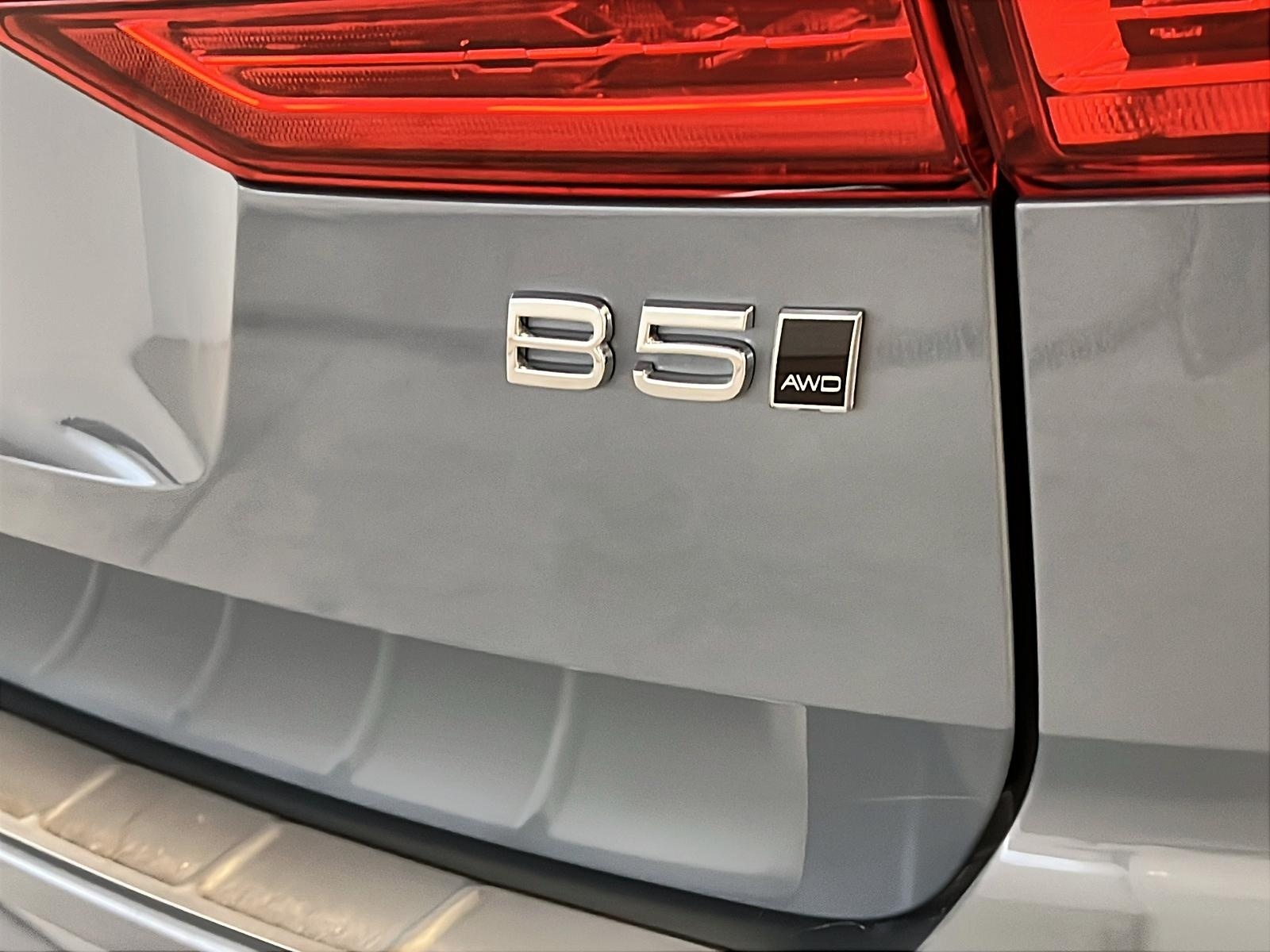 Volvo XC60 B5 PLUS DARK CUIR TOIT PANO NAV 4RM 2024 - image #31