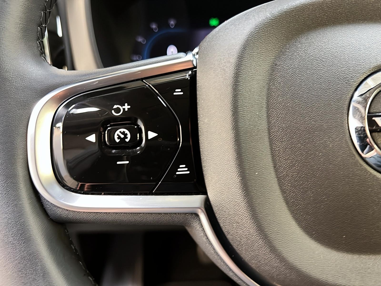 Volvo XC60 B5 PLUS DARK CUIR TOIT PANO NAV 4RM 2024 - image #23