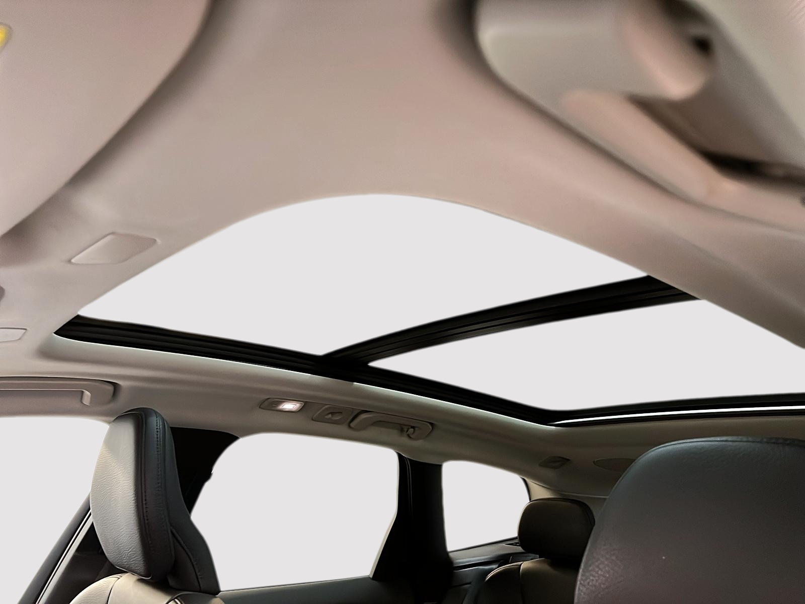 Volvo XC60 B5 PLUS DARK CUIR TOIT PANO NAV 4RM 2024 - image #10
