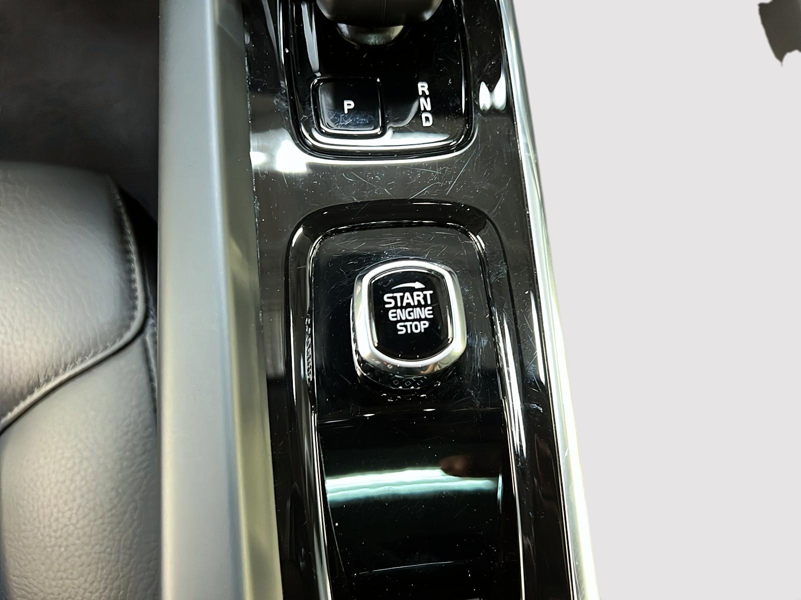 Volvo XC60 B5 PLUS DARK CUIR TOIT PANO NAV 4RM 2024 - image #21