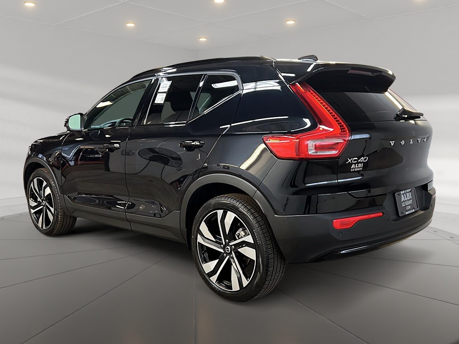 Volvo XC40 B5 PLUS CUIR TOIT PANO NAV 4RM 2025 - image #6
