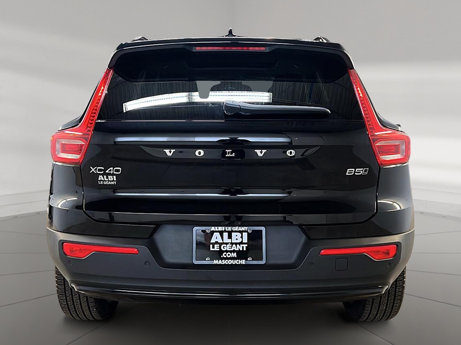 Volvo XC40 B5 PLUS CUIR TOIT PANO NAV 4RM 2025 - image #5