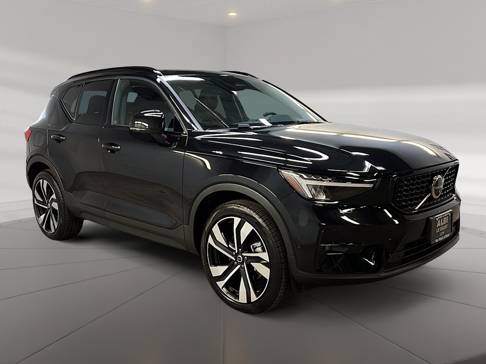 Volvo XC40 B5 PLUS CUIR TOIT PANO NAV 4RM 2025 - image #3