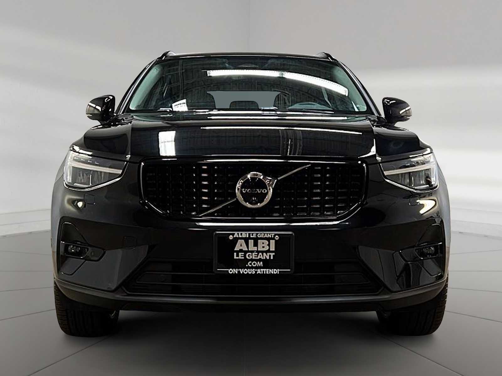 Volvo XC40 B5 PLUS CUIR TOIT PANO NAV 4RM 2025 - image #2