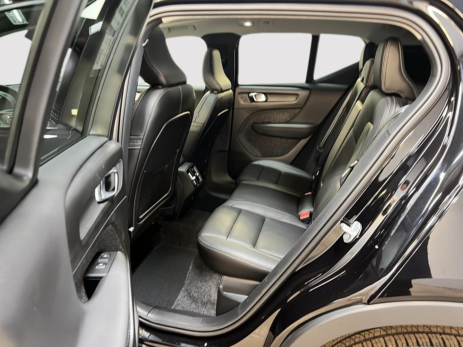 Volvo XC40 B5 PLUS CUIR TOIT PANO NAV 4RM 2025 - image #10