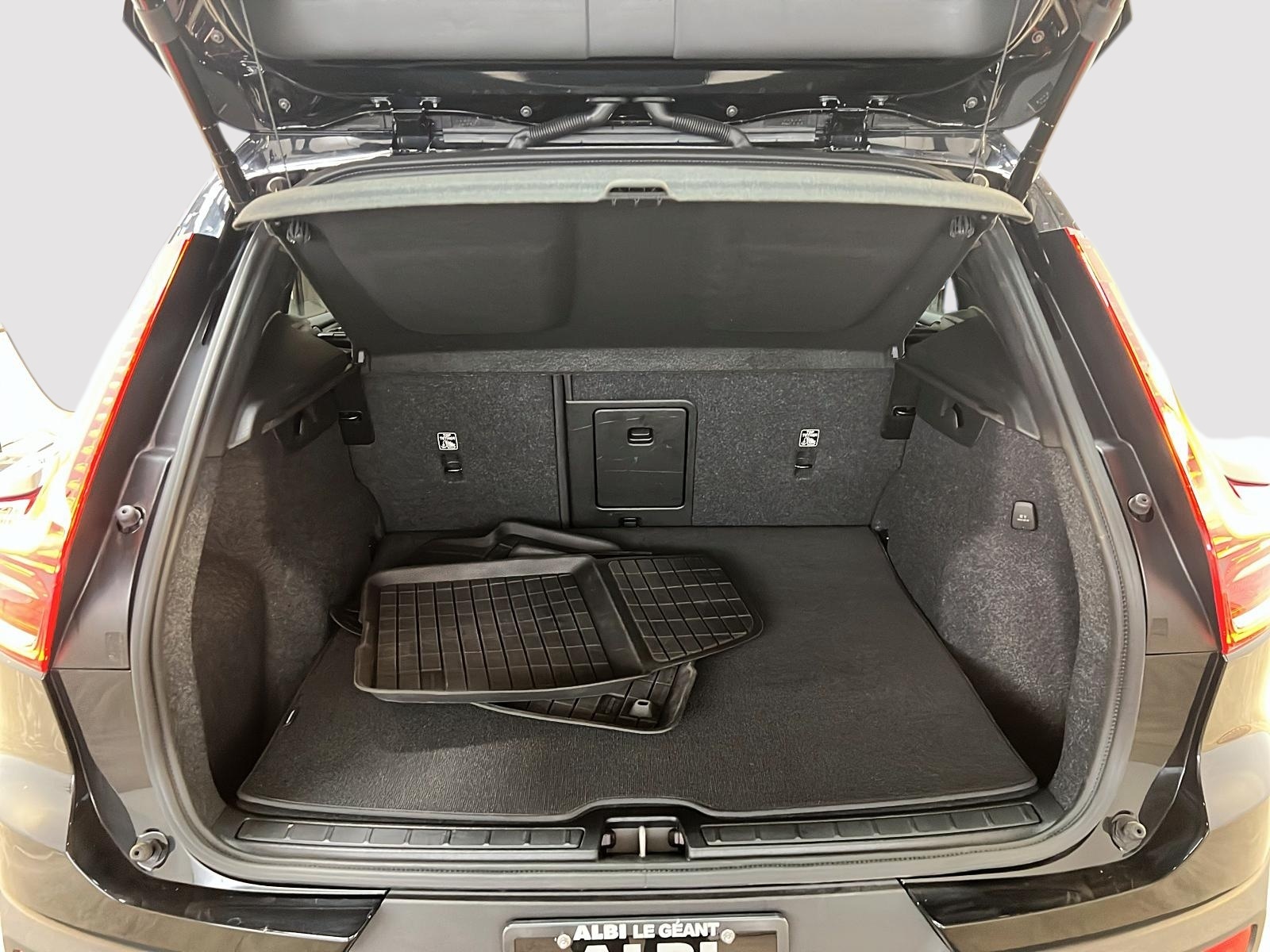 Volvo XC40 B5 PLUS CUIR TOIT PANO NAV 4RM 2025 - image #13