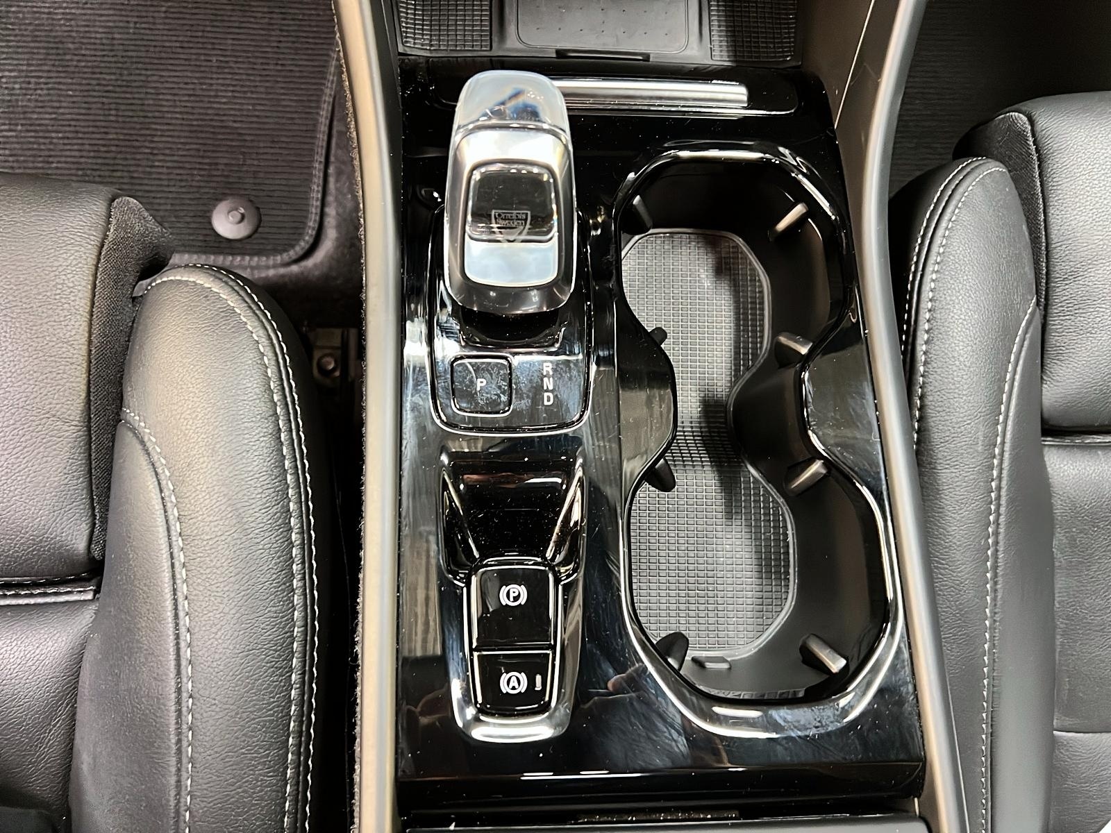 Volvo XC40 B5 PLUS CUIR TOIT PANO NAV 4RM 2025 - image #15