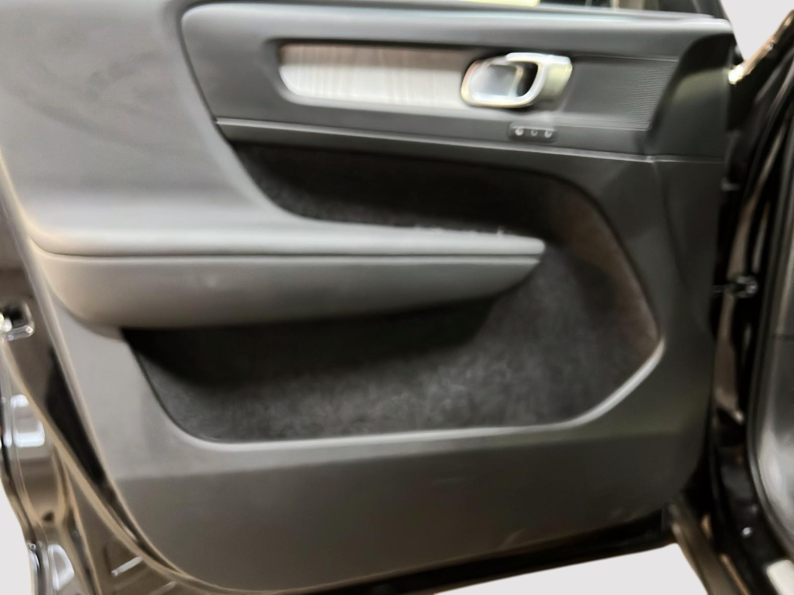 Volvo XC40 B5 PLUS CUIR TOIT PANO NAV 4RM 2025 - image #25